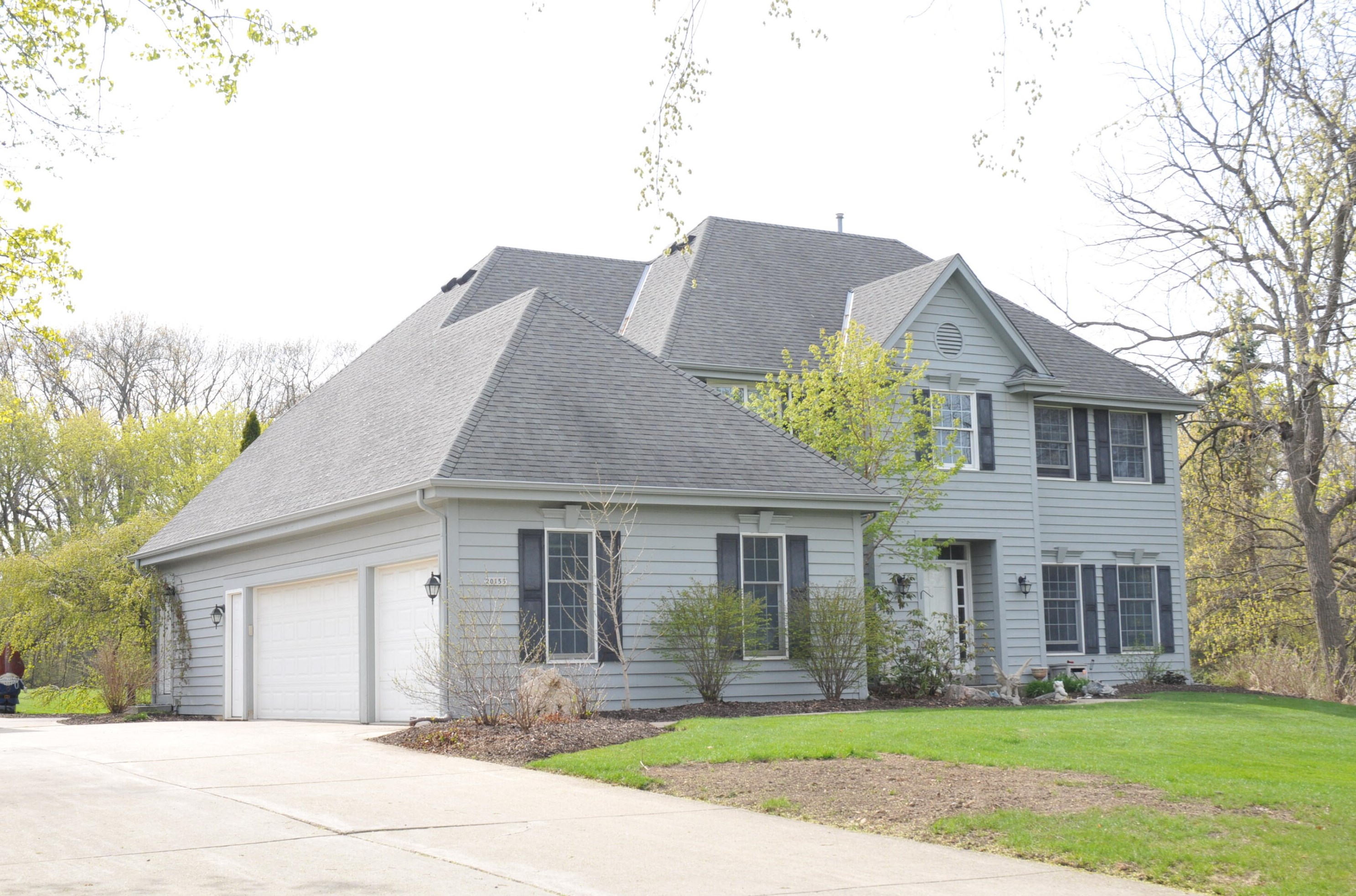 20155 W Rustic Rdg Dr, Waukesha, WI 53146
