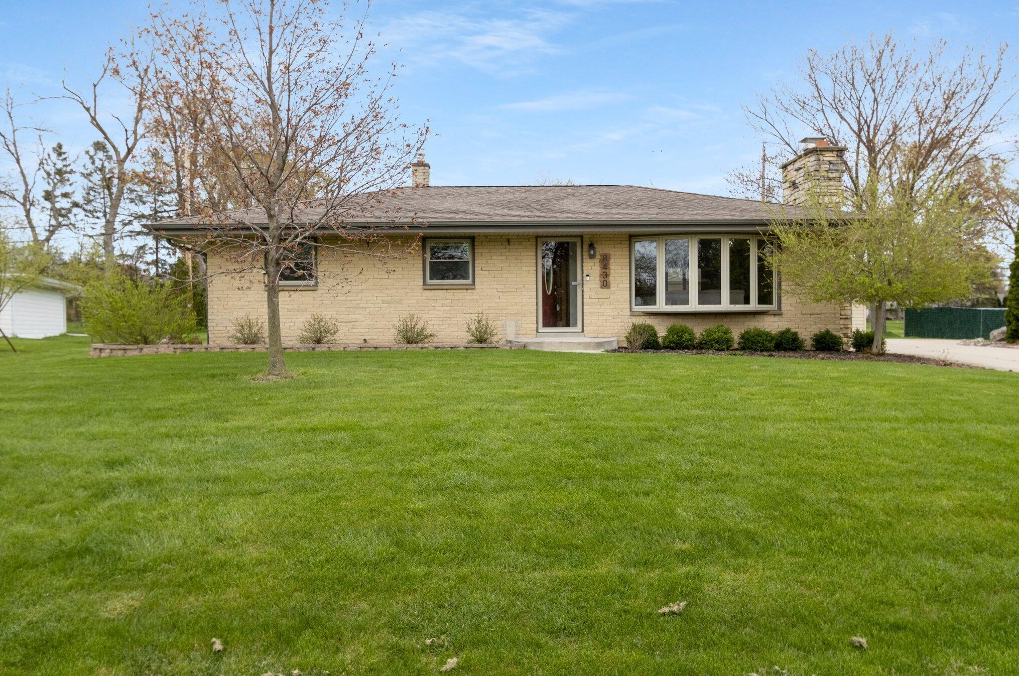 8430 36th St, Hales Corners, WI 53132-9376