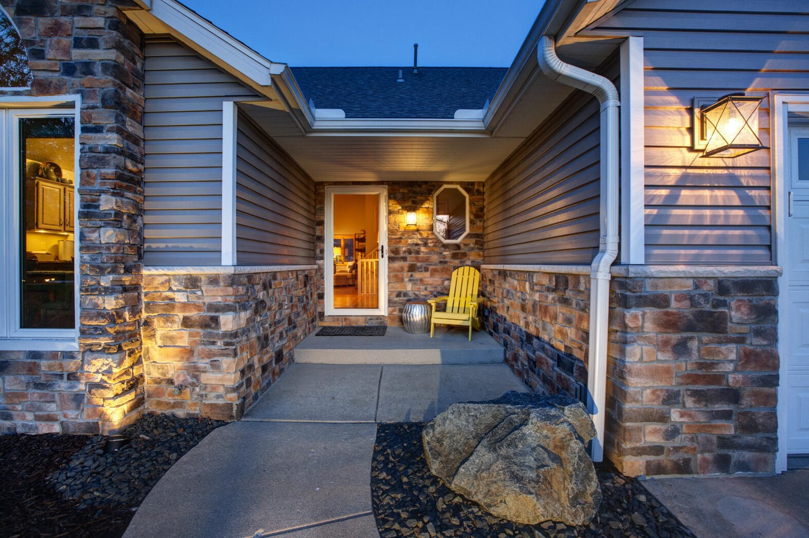 4114 Hilltop Ct, Hales Corners, WI 53132-8637