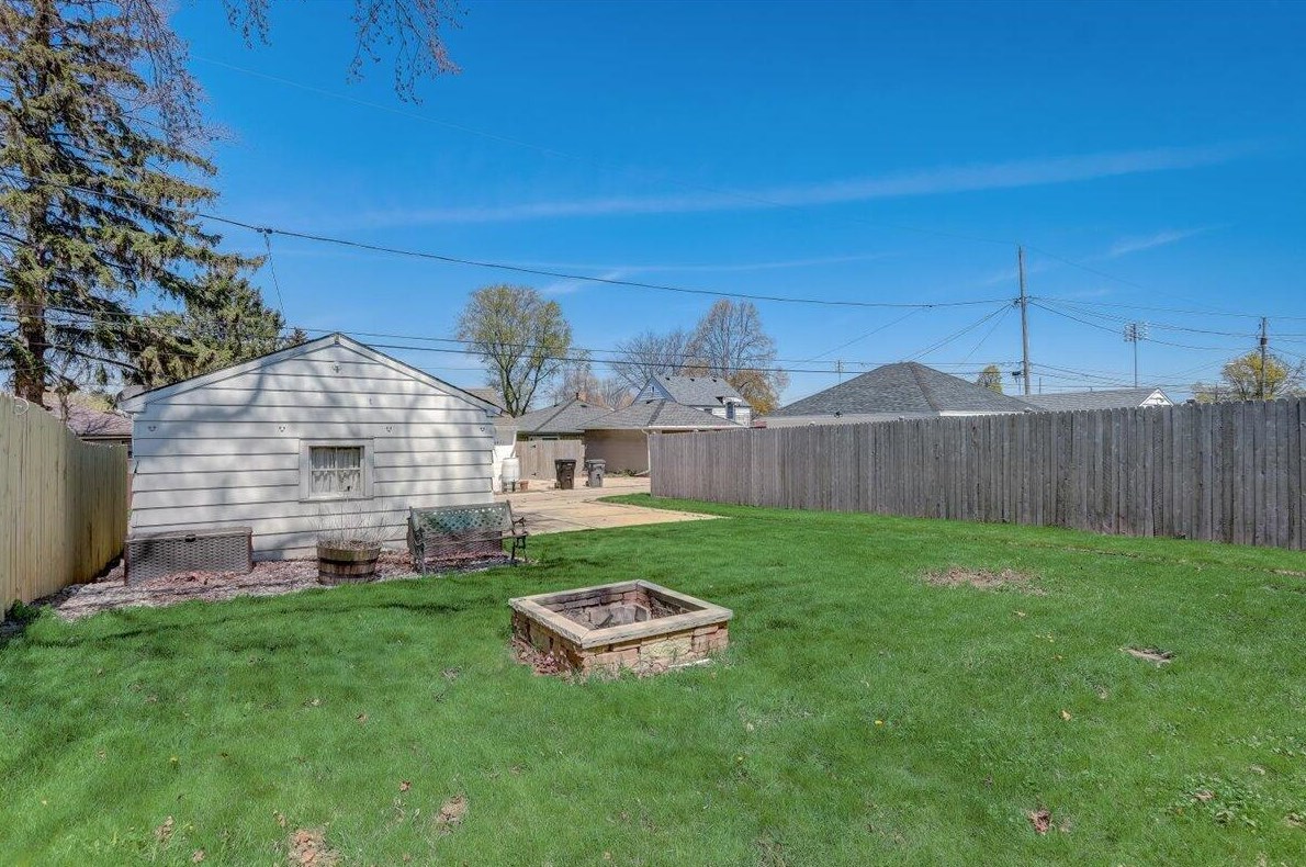3830 E Somers Ave, Cudahy, WI 53110