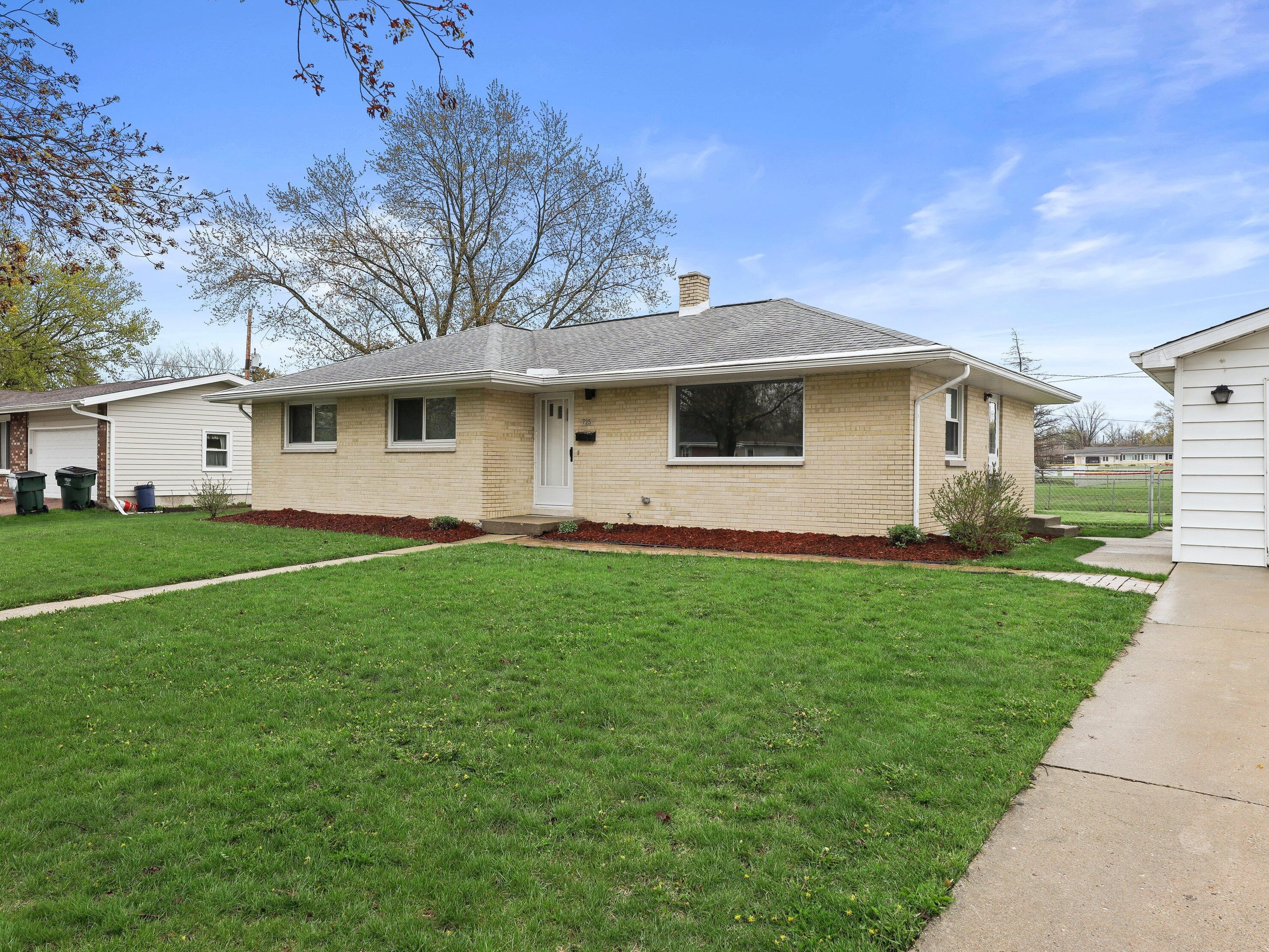 725 13th Ave, Union Grove WI  53182-1413 exterior