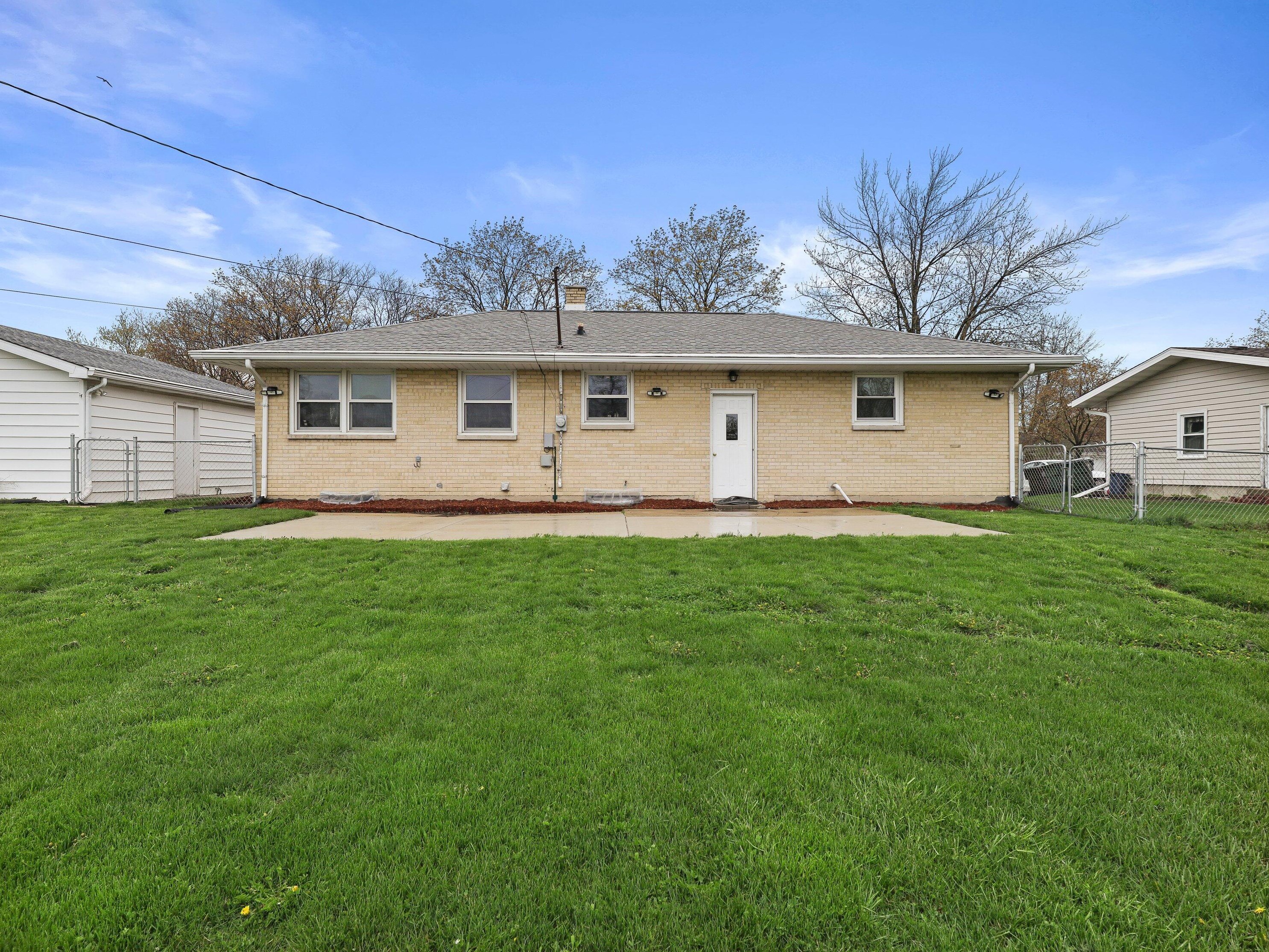 725 13th Ave, Union Grove WI  53182-1413 exterior