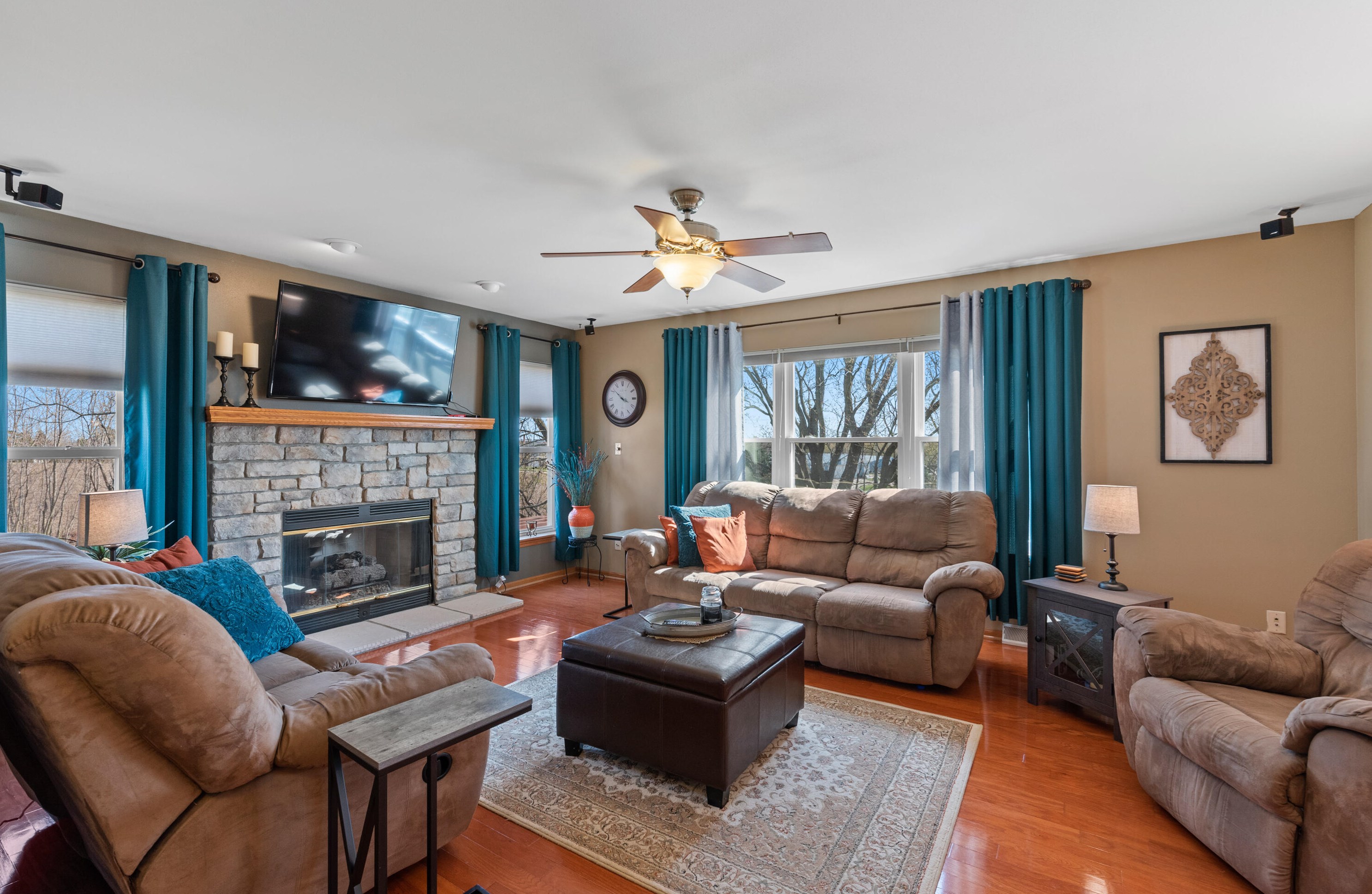 1051 Redtail Ct, Hartford, WI 53027
