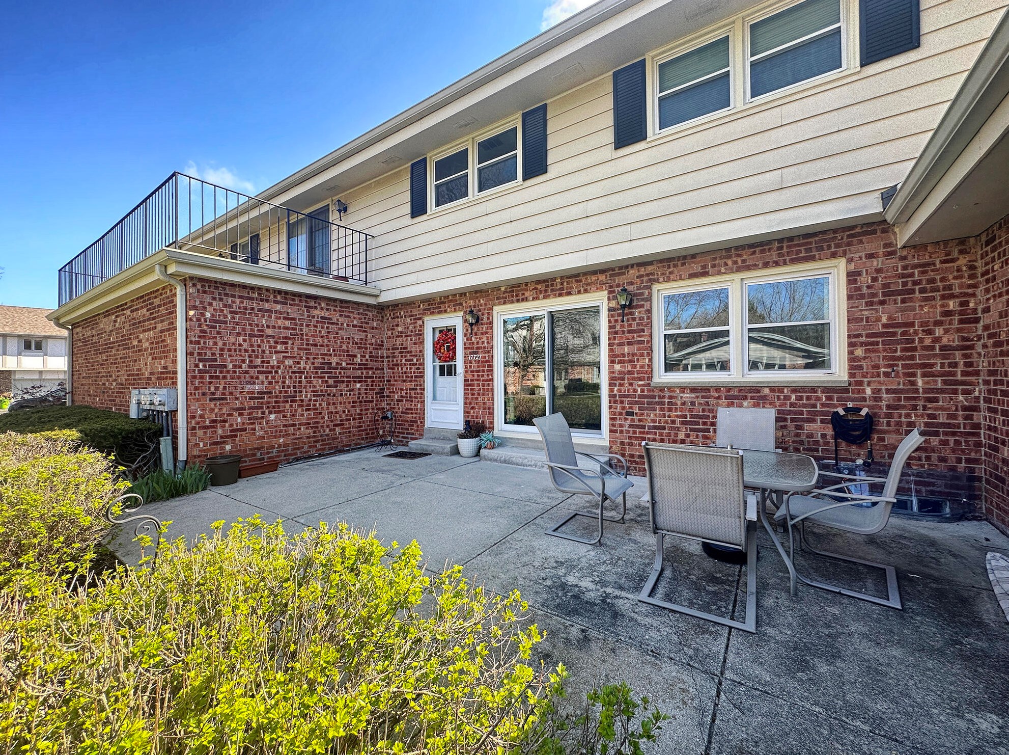 17727 Nassau Dr, Brookfield, WI 53045