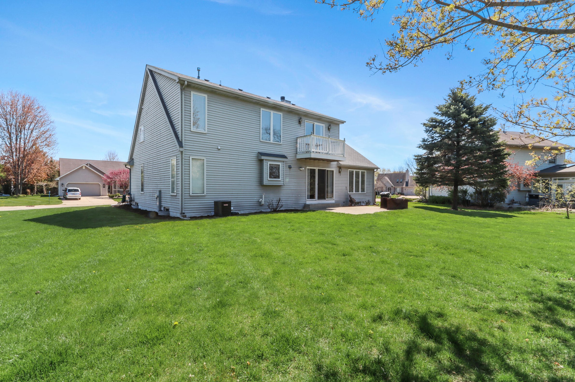 1475 Creek Side Dr, Lyons WI  53105-8217 exterior