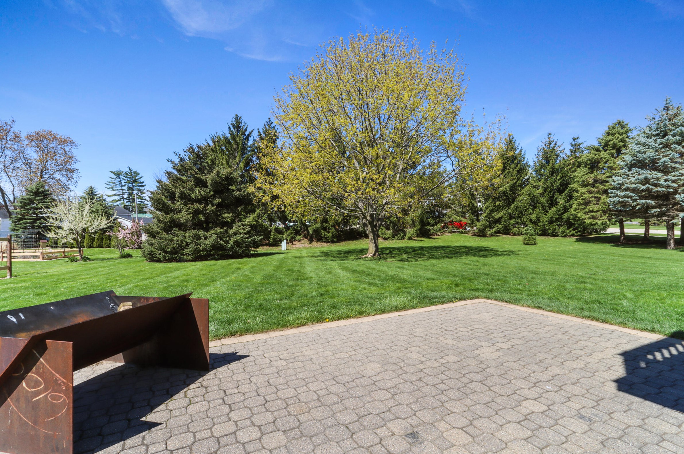 1475 Creek Side Dr, Lyons WI  53105-8217 exterior