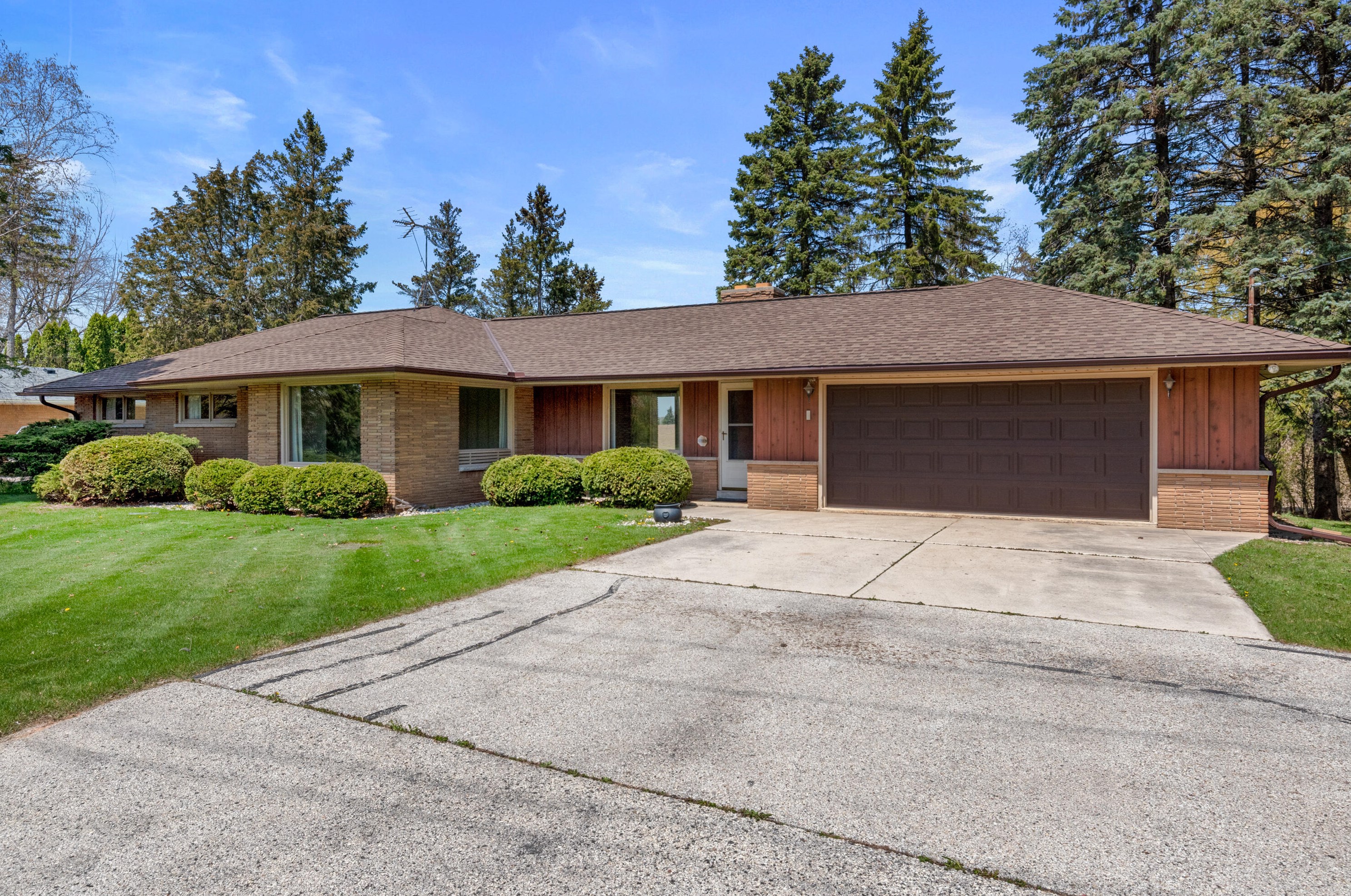 2520 State Road 33, Port Washington, WI 53074-9754