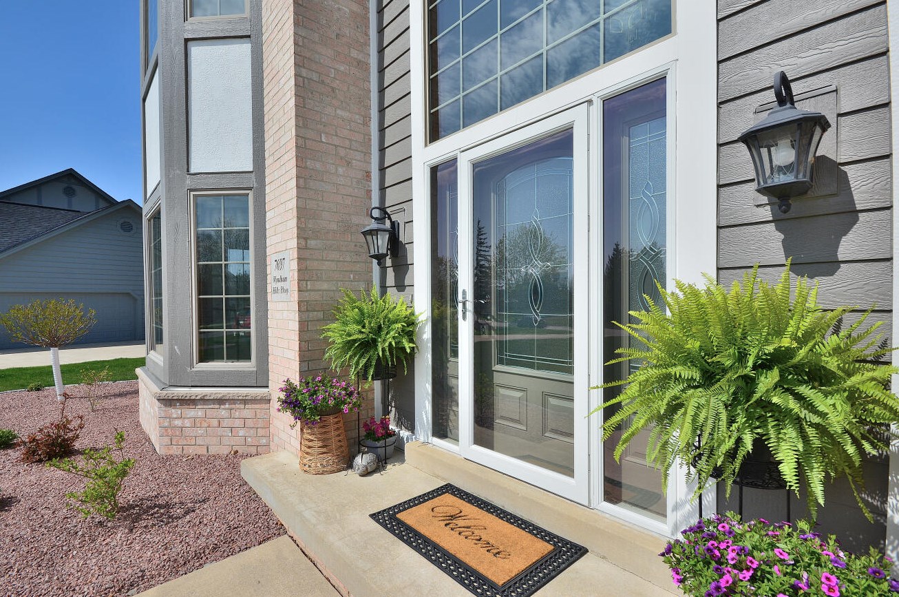 7697 Wyndham Hills Pkwy, Hales Corners, WI 53132-8219