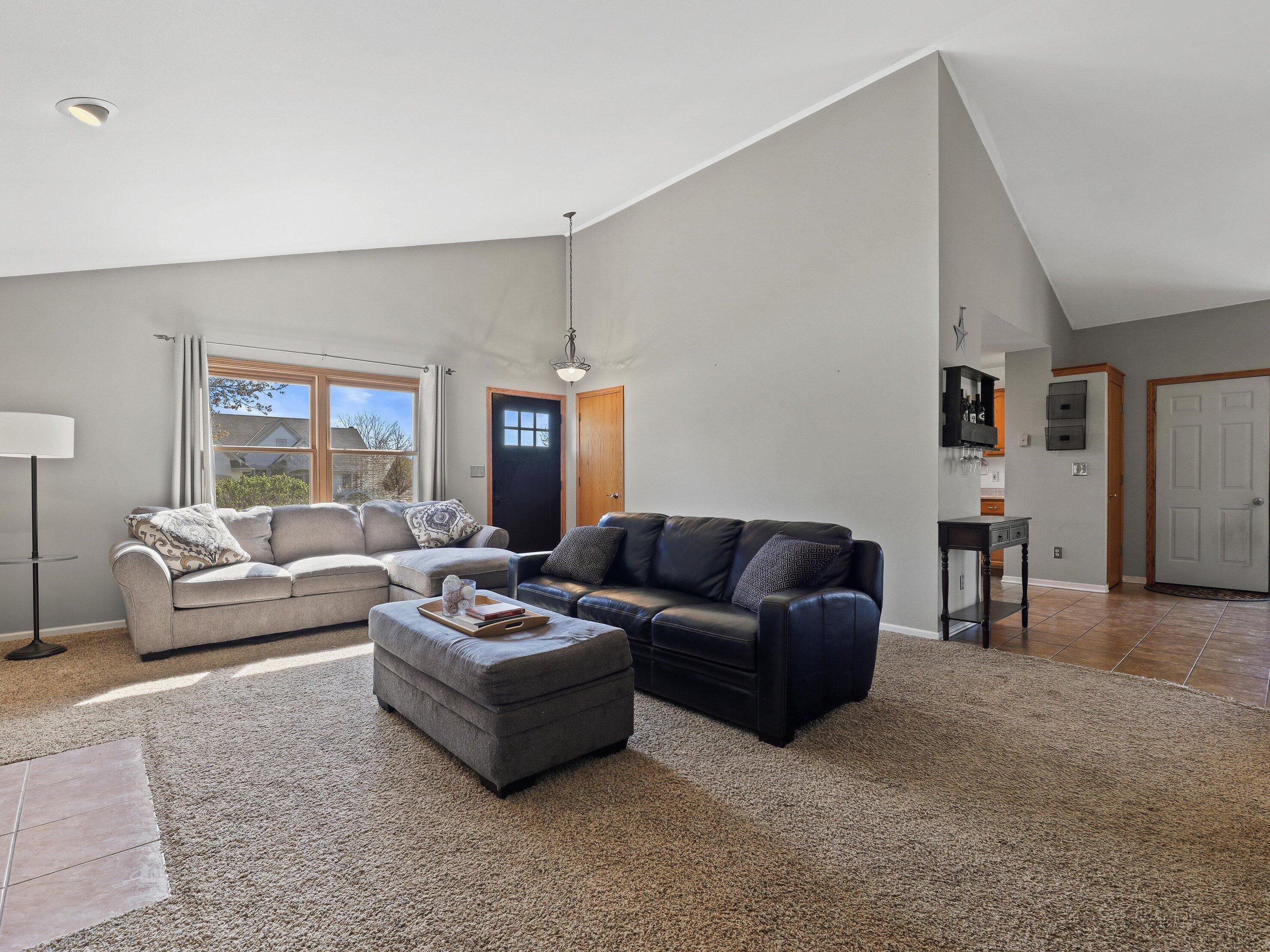 604 Heron Dr, Waterford, WI 53185