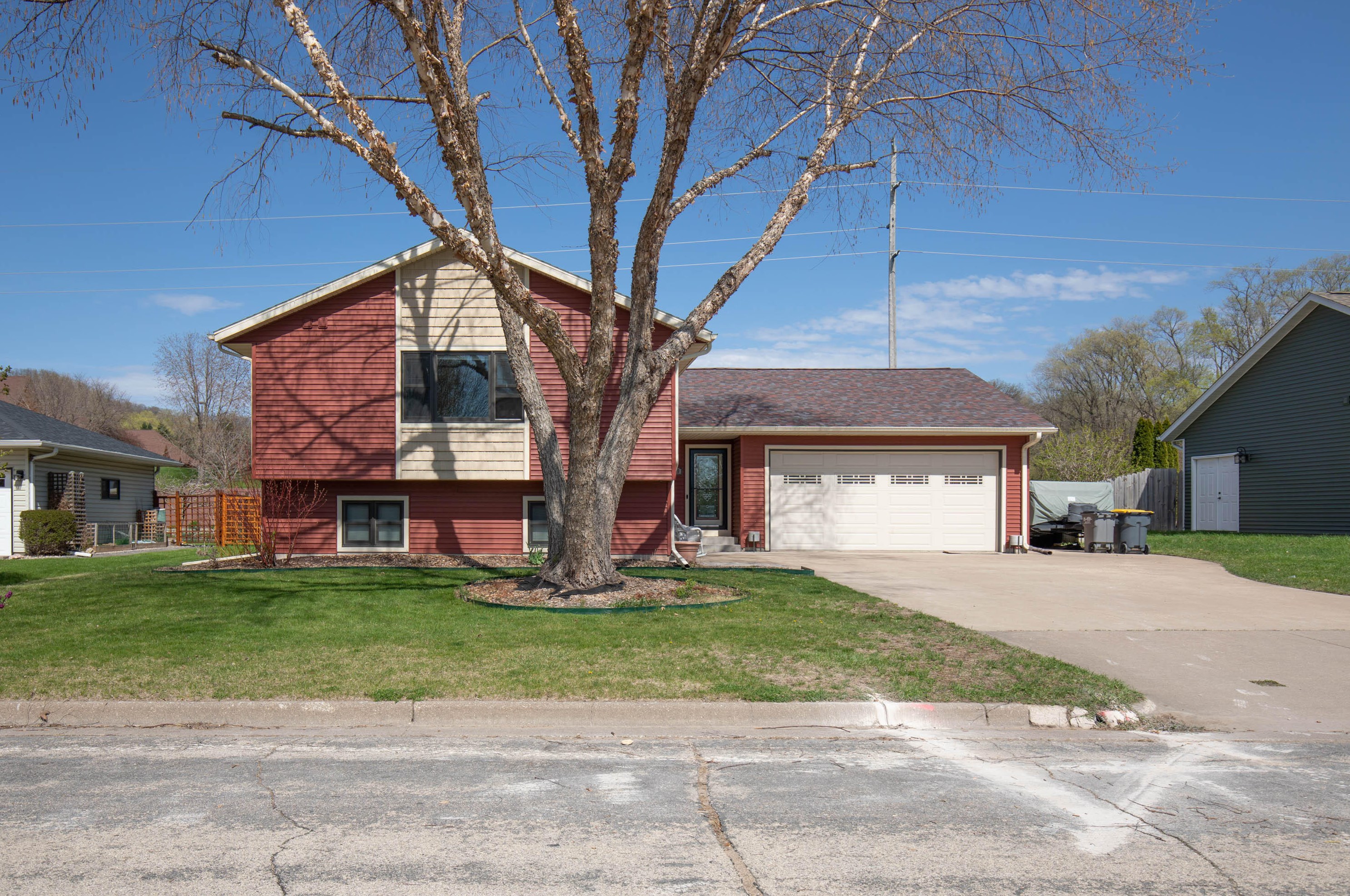 2719 Pleasant Dr S, Holmen, WI 54636