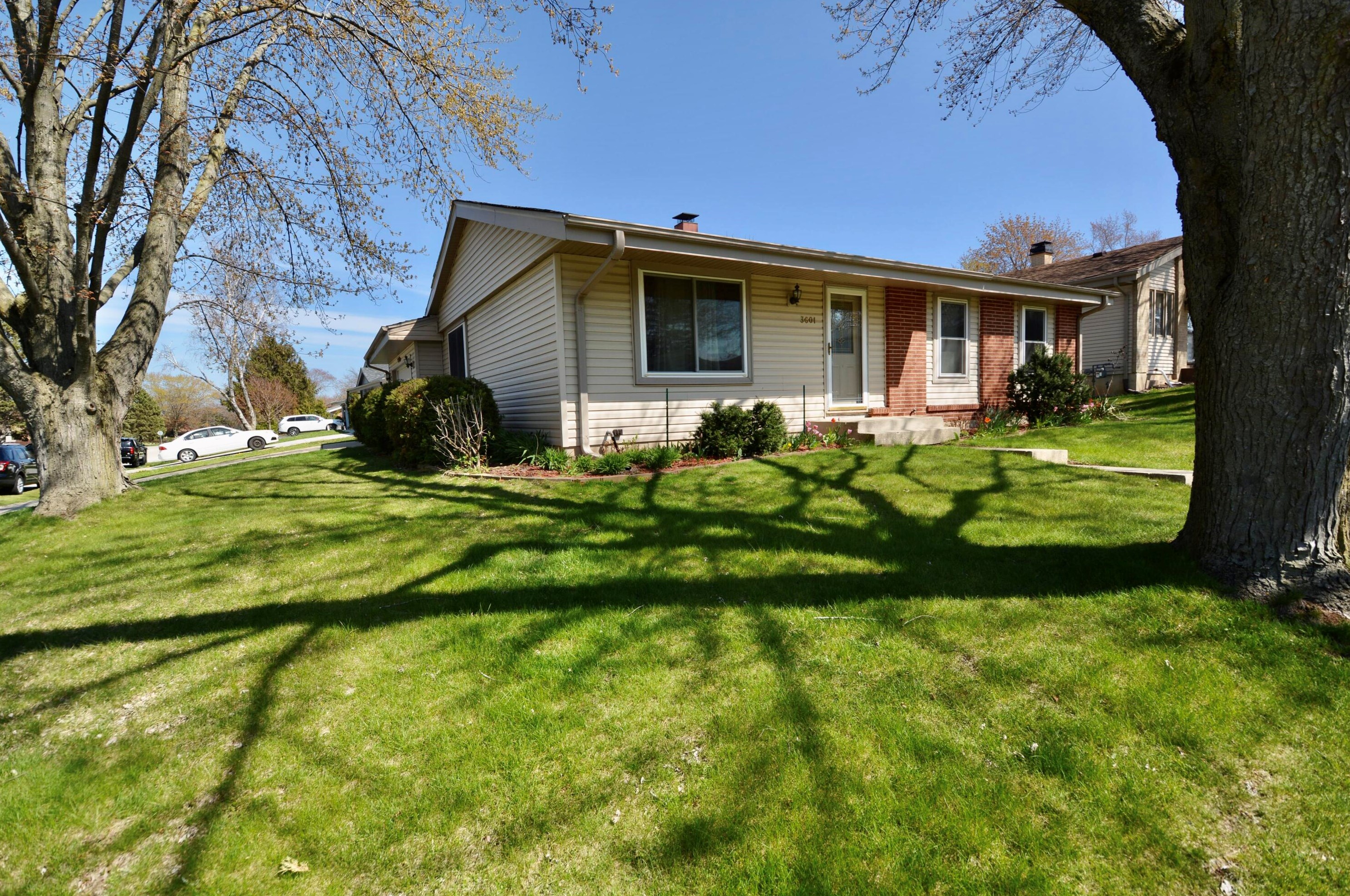 3601 Sovereign Dr, Racine, WI 53406-5317