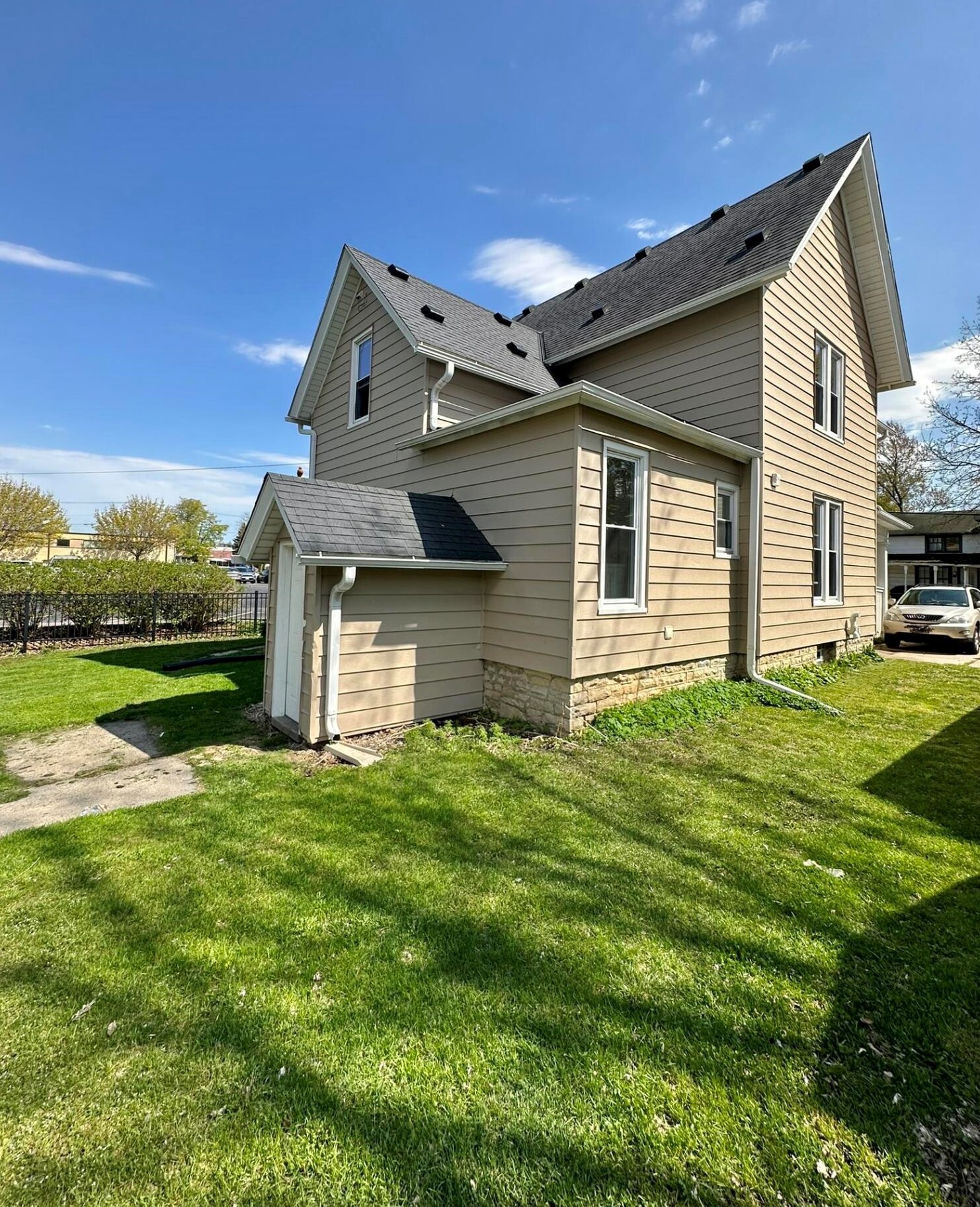 136 E Park Ave, Waukesha, WI 53186