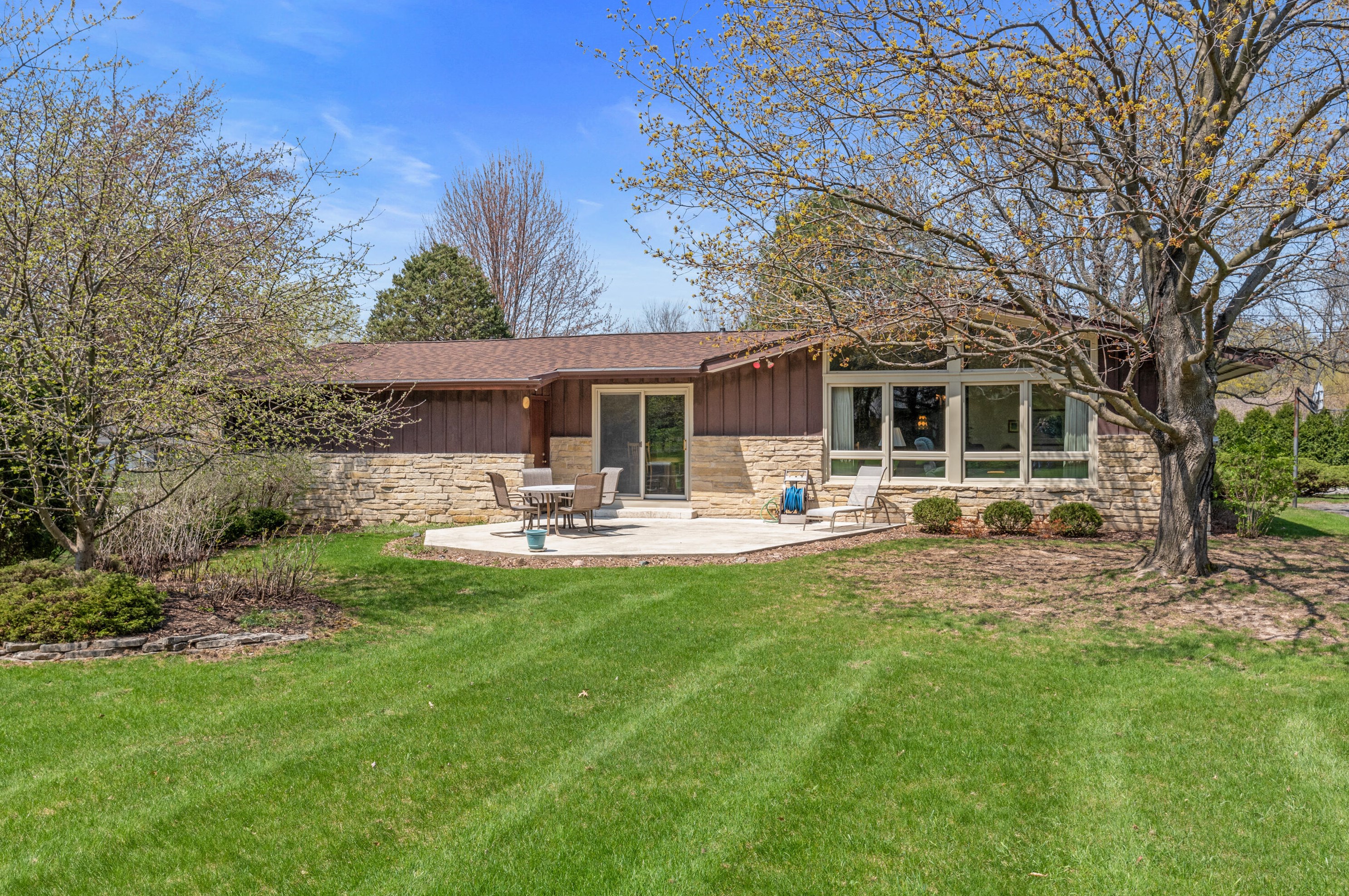 4500 Cherokee Dr, Brookfield, WI 53045-1067