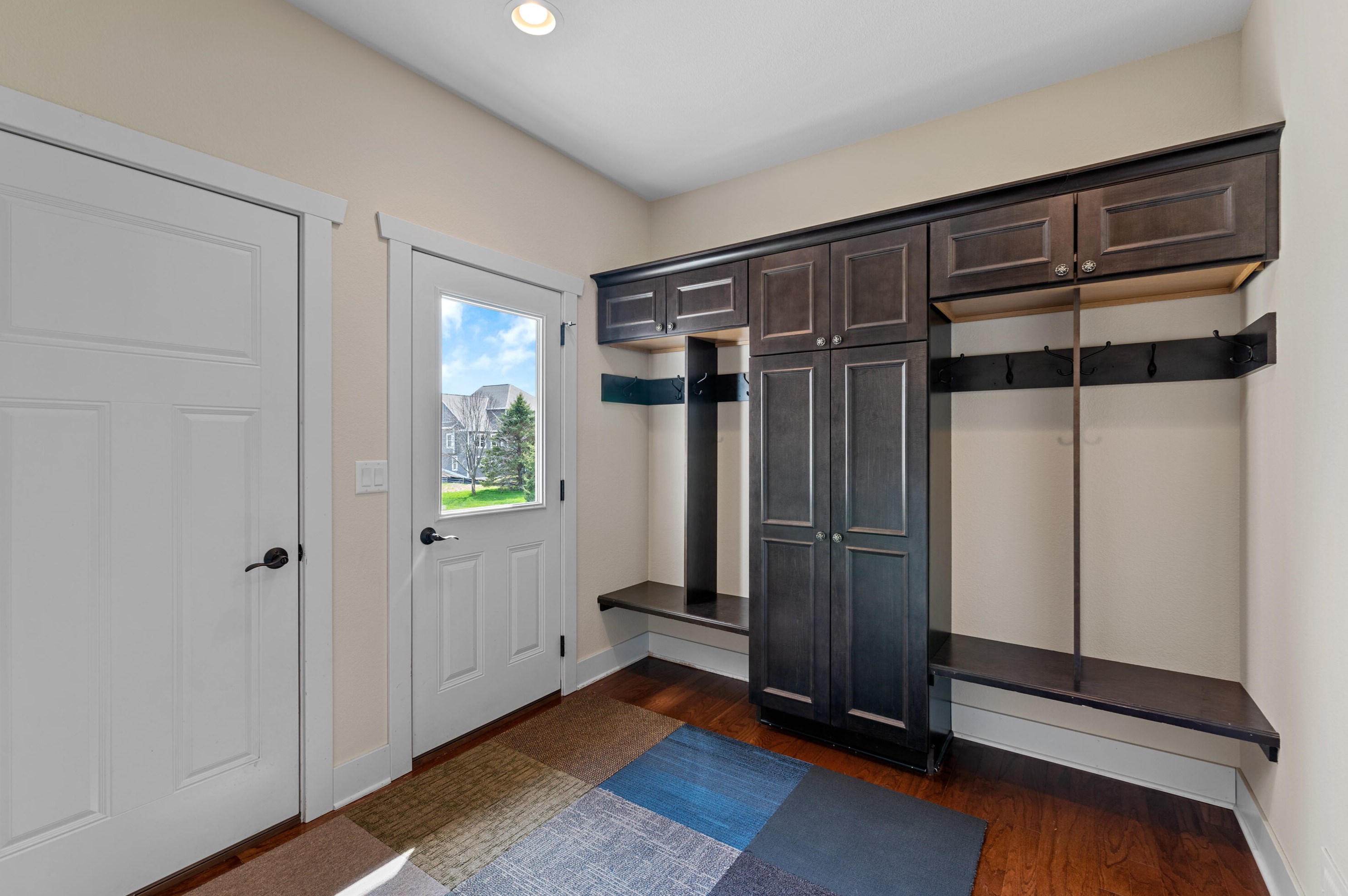 1407 Red Oak Dr, Hartford WI  53027-8722 exterior