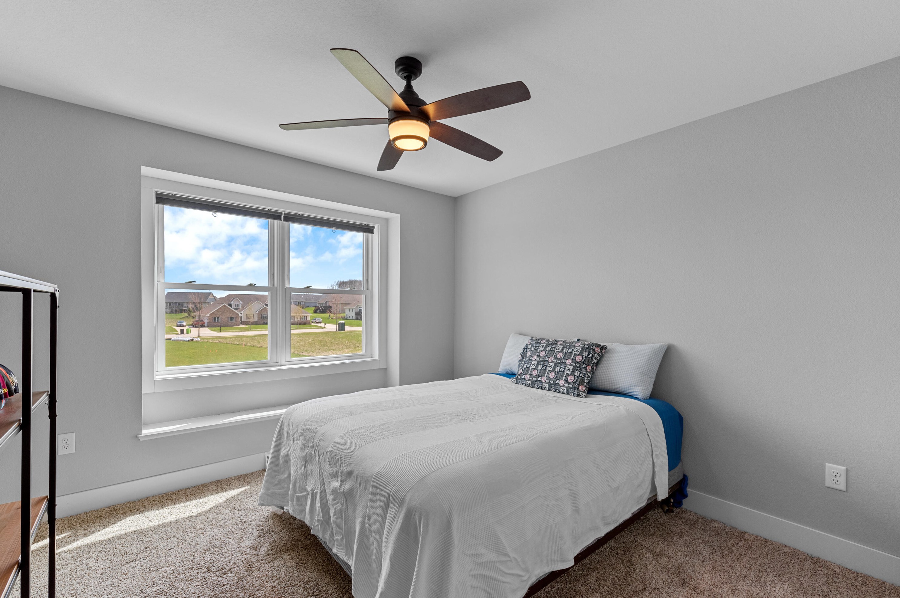 1407 Red Oak Dr, Hartford WI  53027-8722 exterior