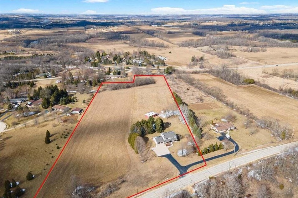 786 Decorah Rd, West Bend, WI 53095