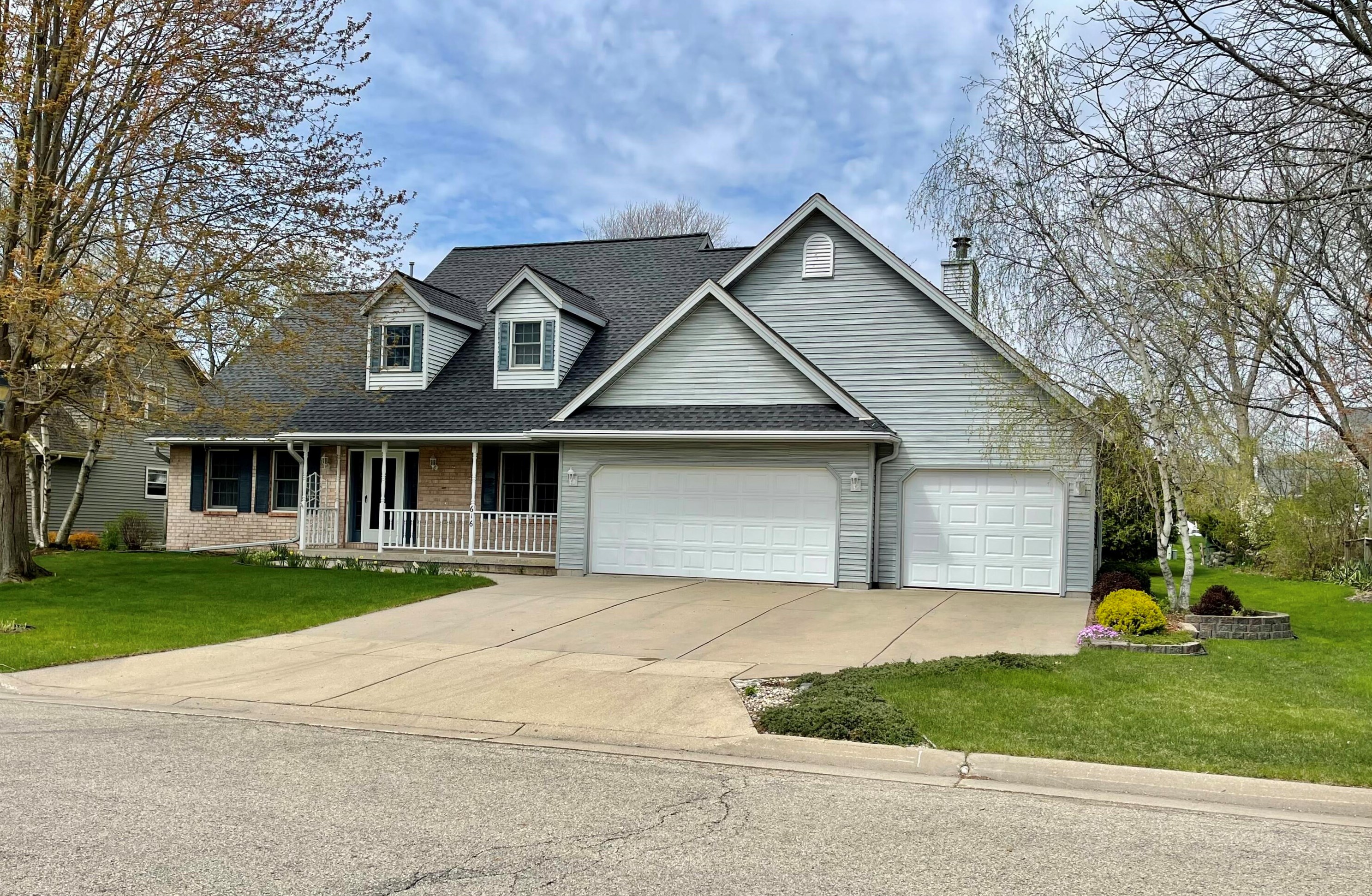 616 Sweetbriar Ln, Watertown, WI 53098