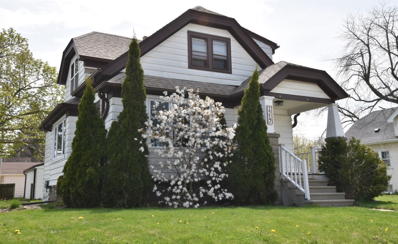 1217 Marion Ave, South Milwaukee, WI 53172-3107