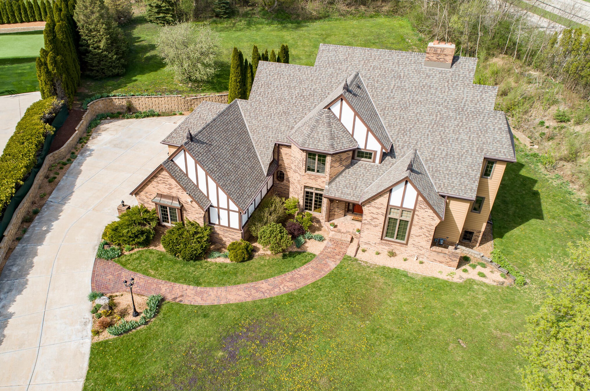 6140 Overlook Ct, Greendale, WI 53129