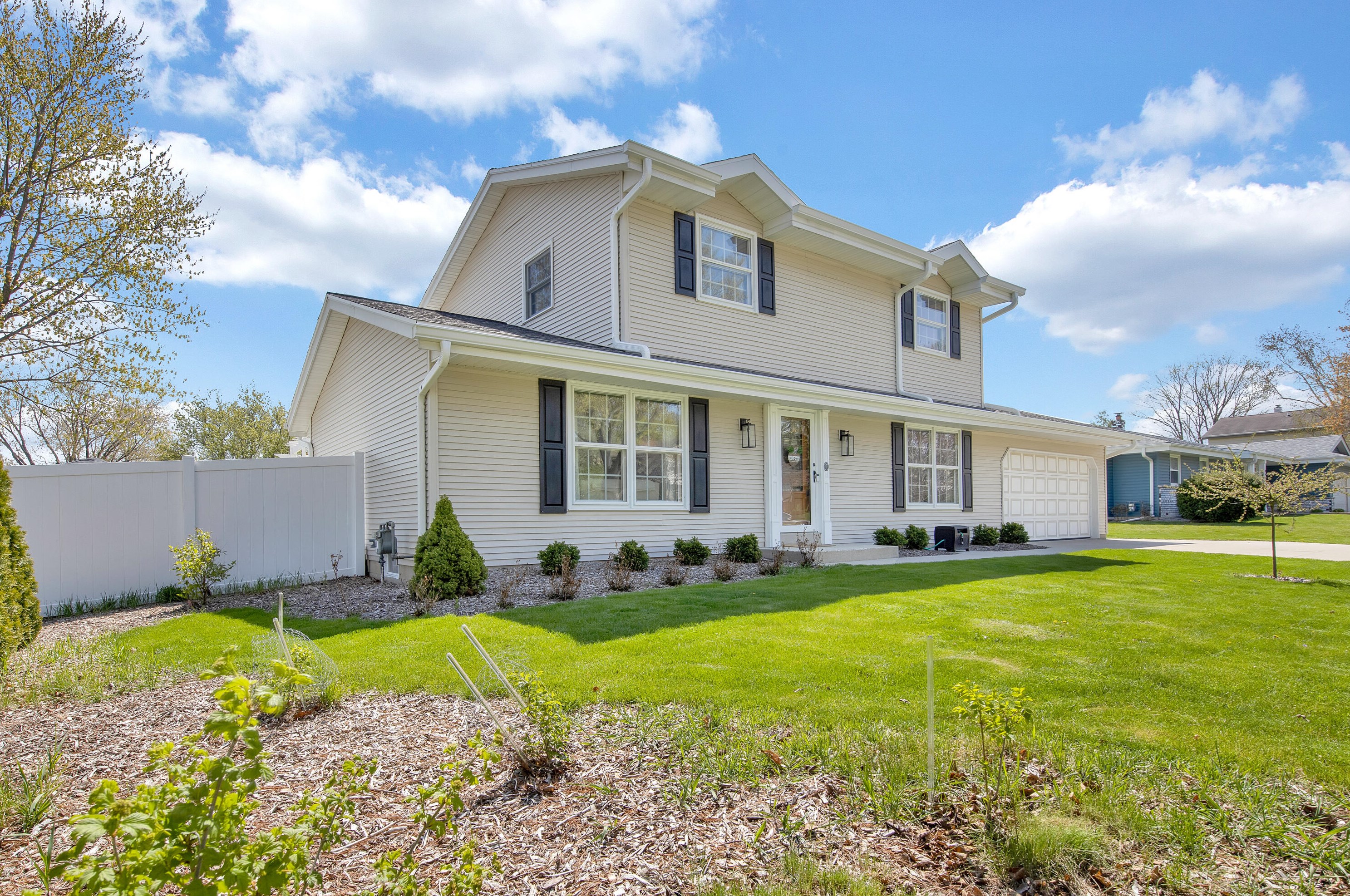 4410 S Dora Ln, Waukesha, WI 53151