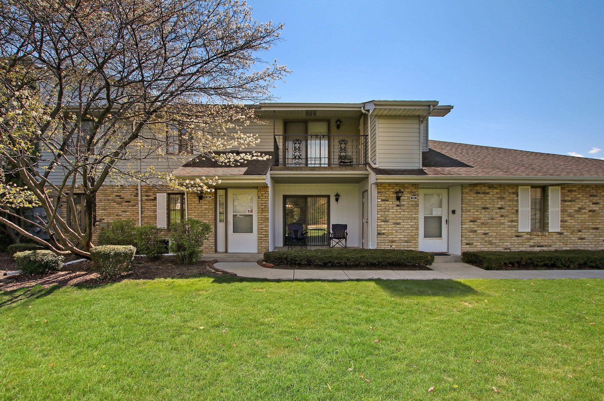 1443 Fox Tail Dr #101, Racine, WI 53406