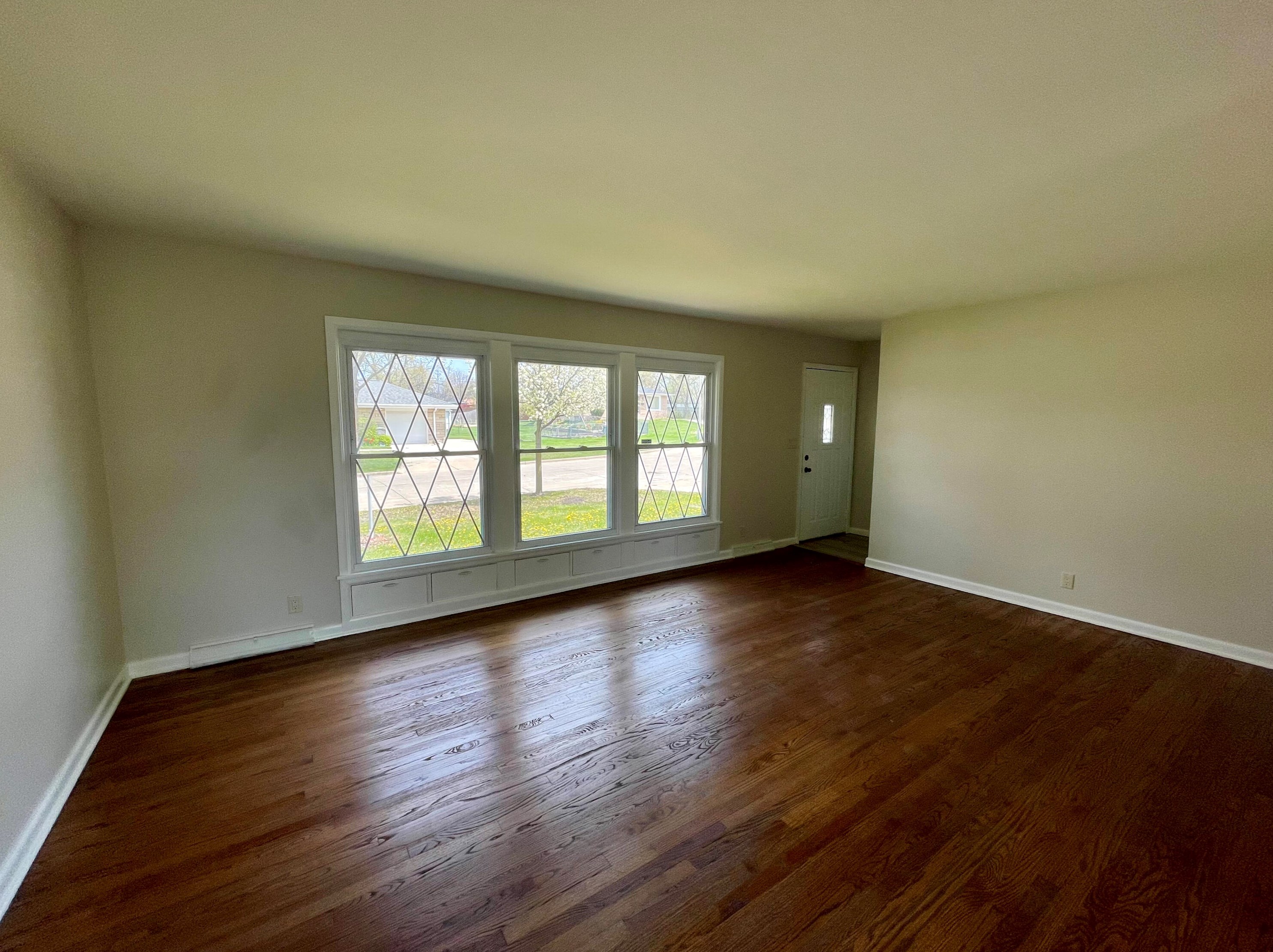 6529 82nd Ct, Milwaukee, WI 53223-5516