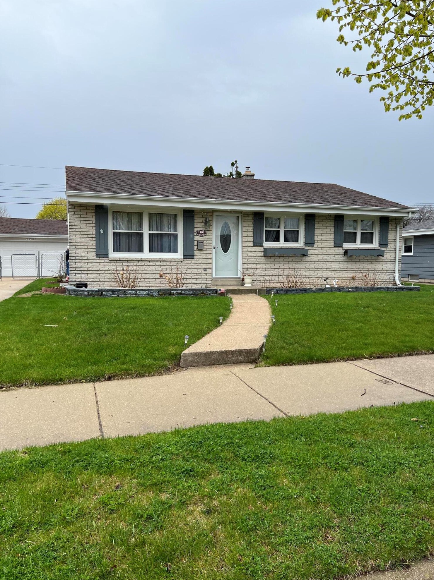 1107 Berkeley Dr, Racine, WI 53402-3301