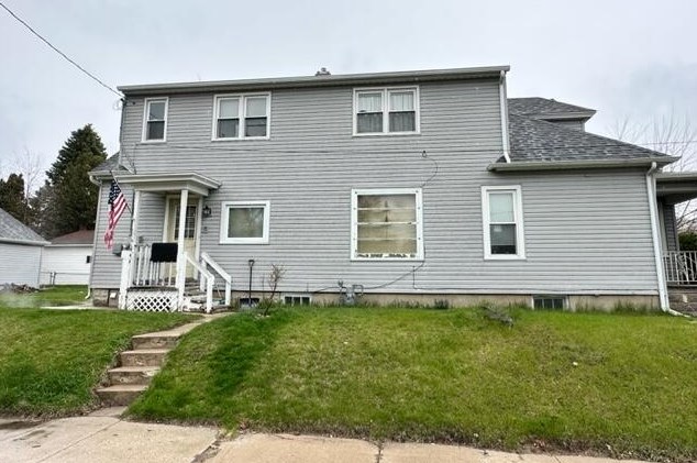 1622 Division St, Manitowoc, WI 54220