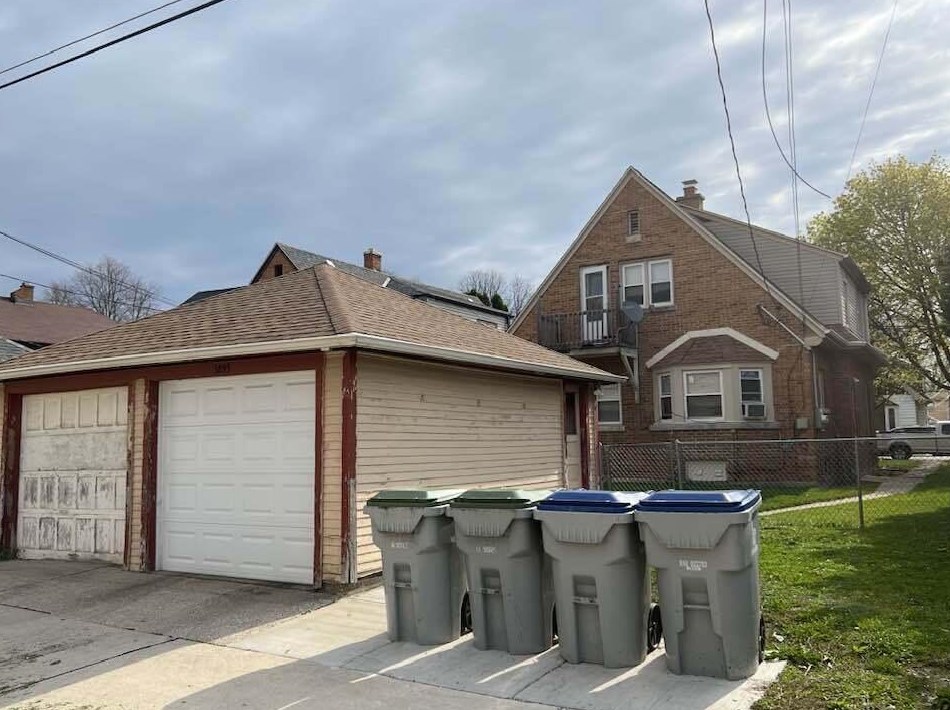 3893 41st St, Milwaukee WI  53216-3065 exterior