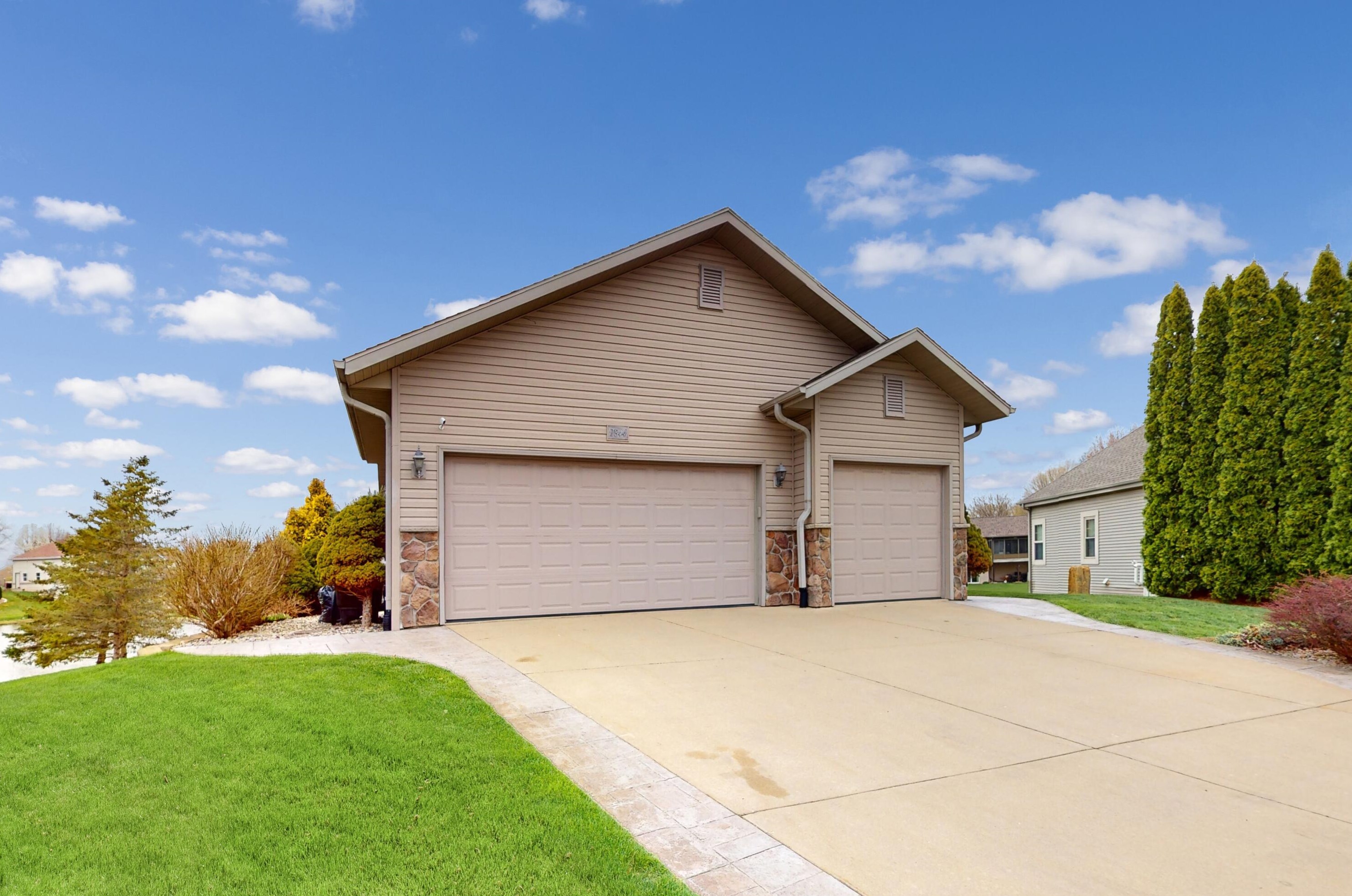7844 Lakeview Rd, Waterford, WI 53185