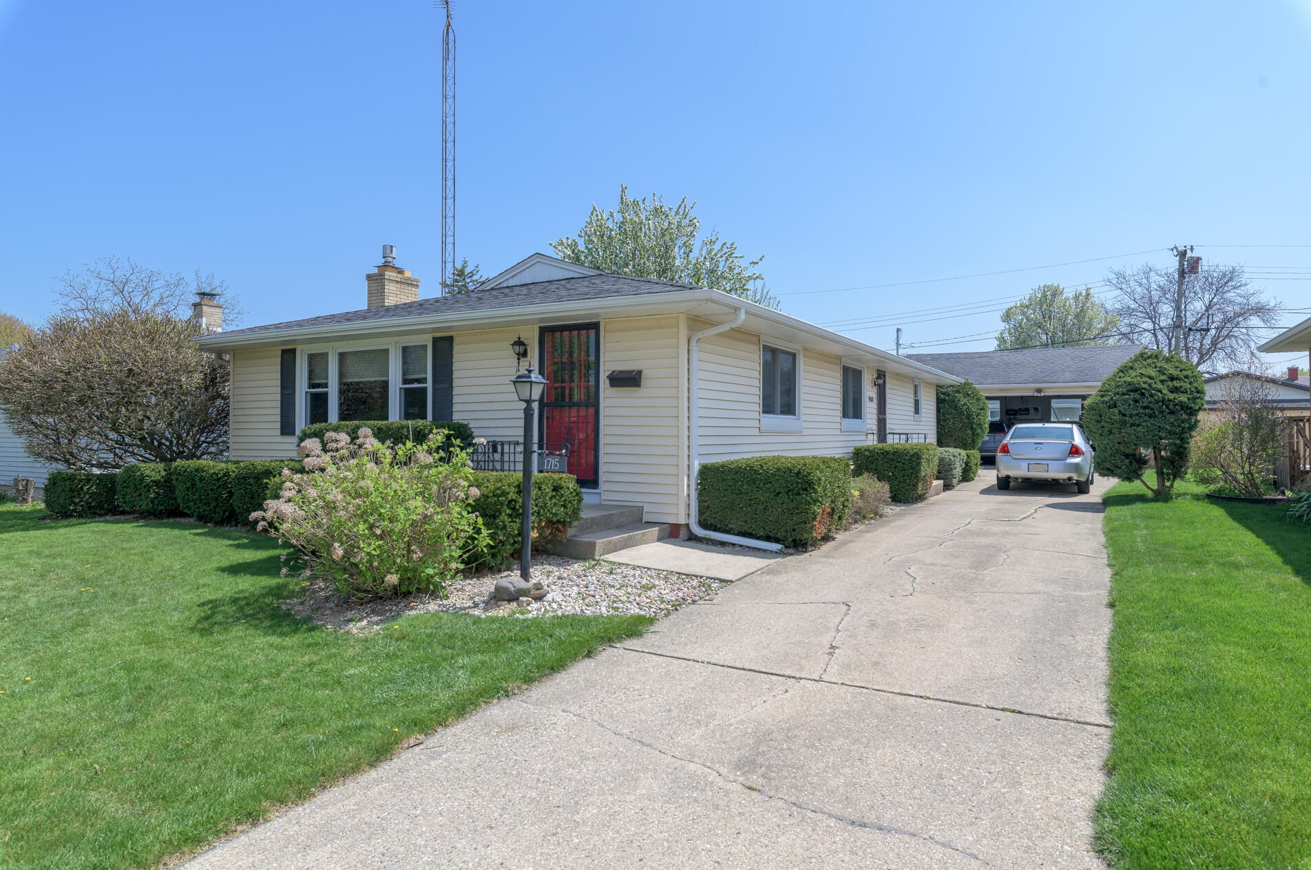 1715 87th Pl, Kenosha, WI 53143