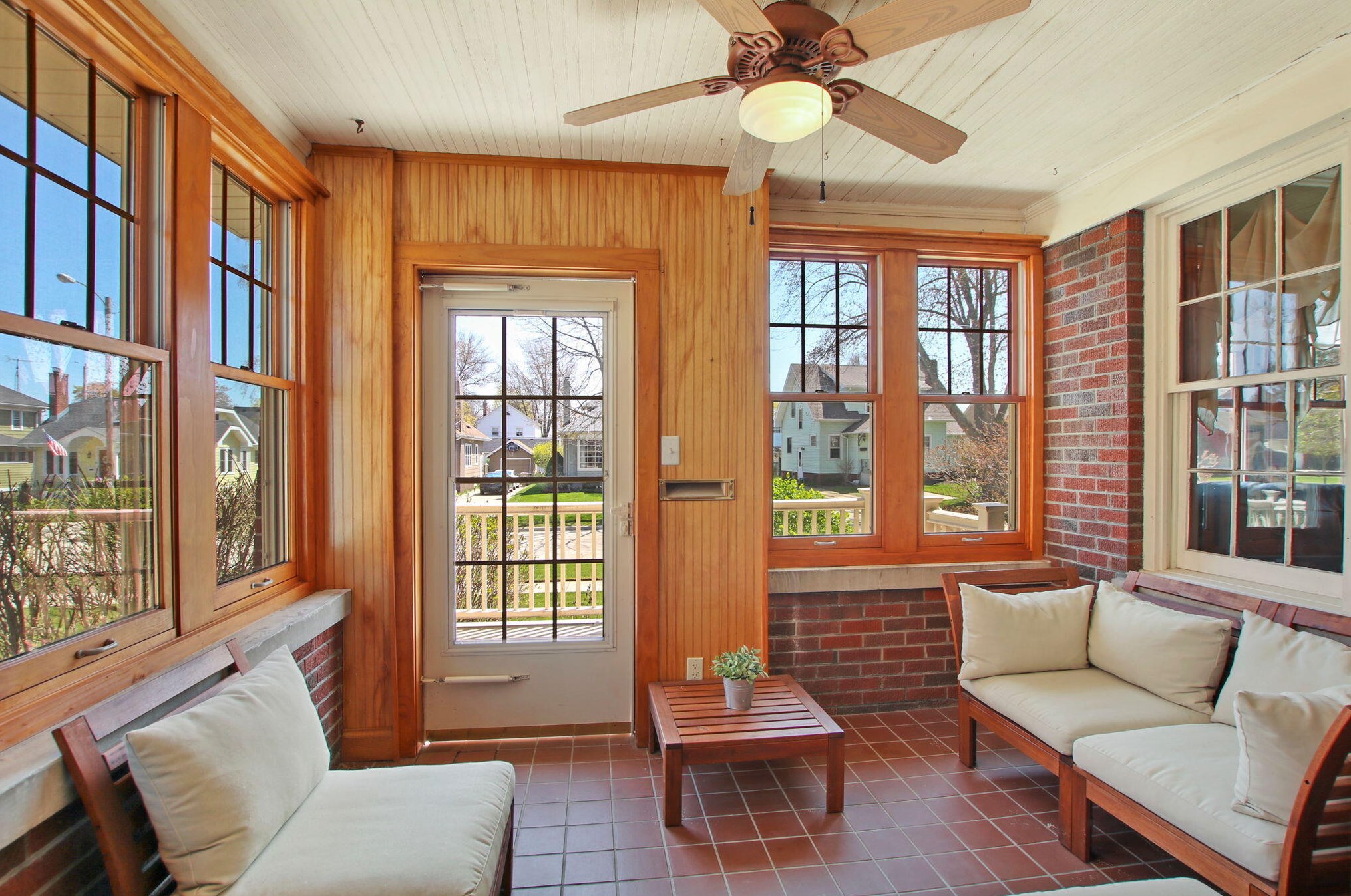 526 71st St, Kenosha, WI 53143