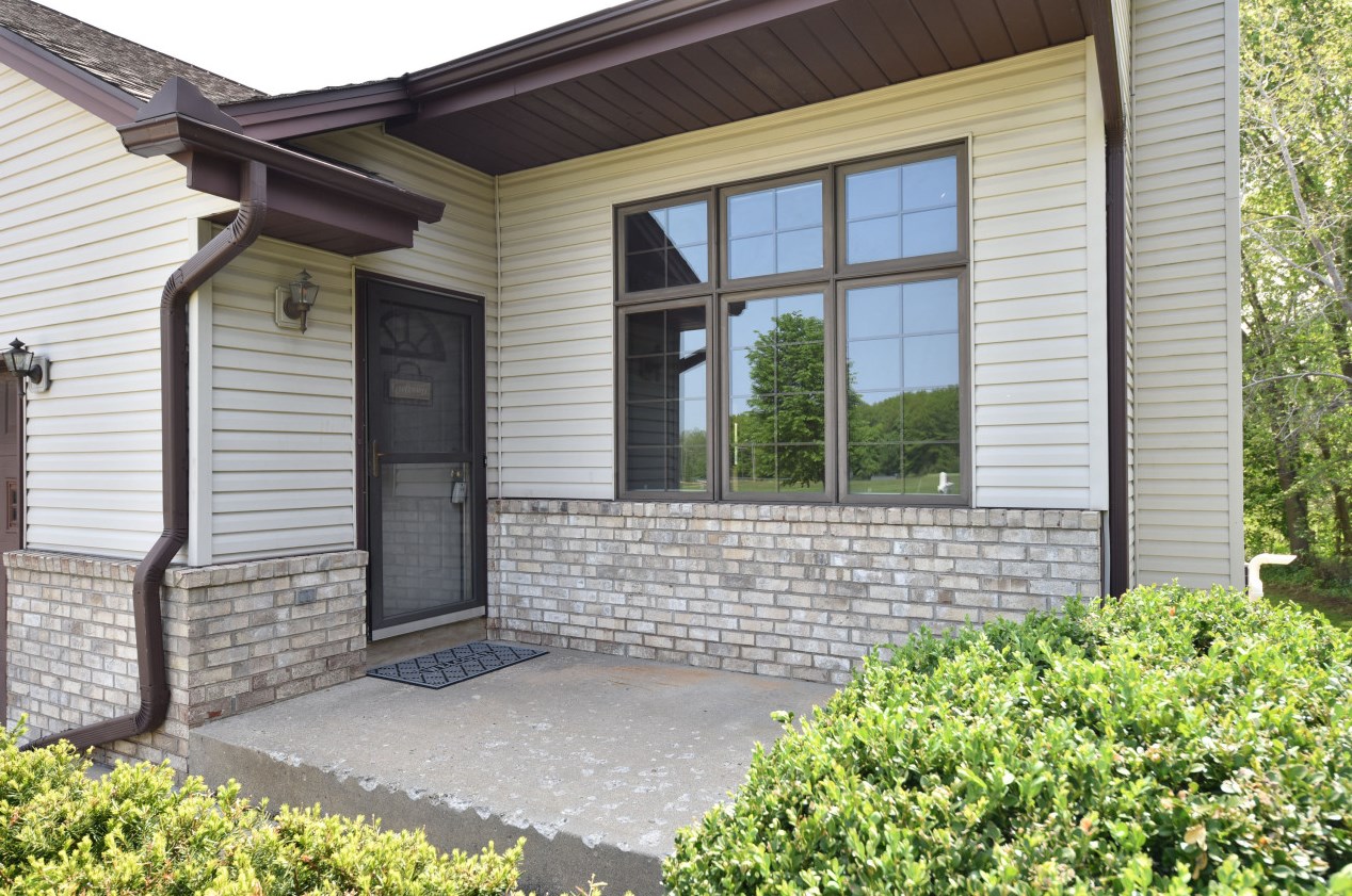 1029 Lous Way, Slinger, WI 53086