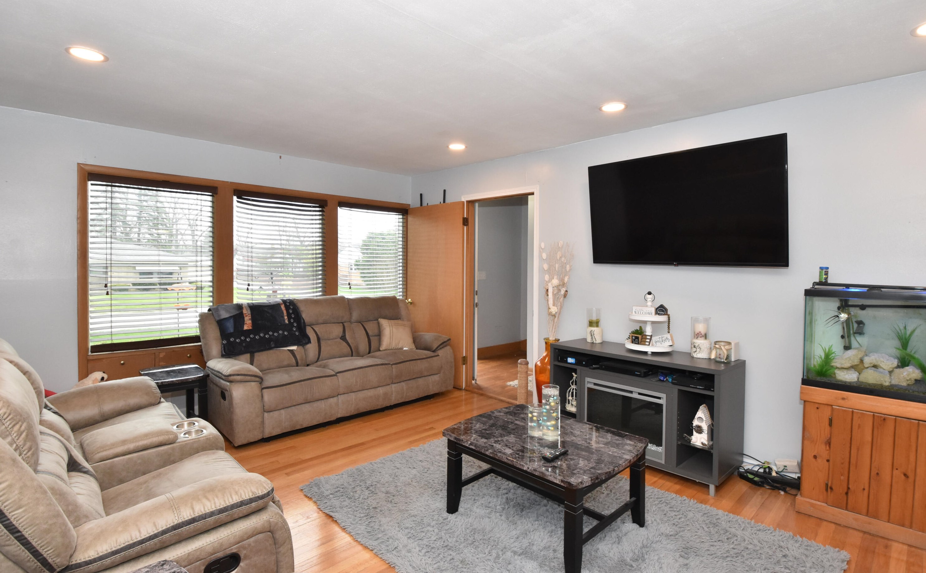 5641 106th St, Hales Corners, WI 53130-2014