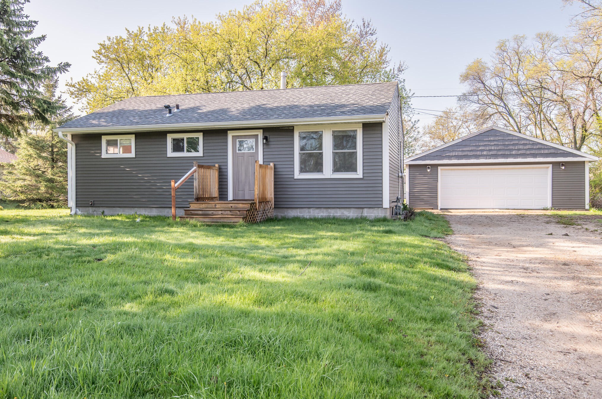 3711 E Becker Rd, Oak Creek, WI 53154