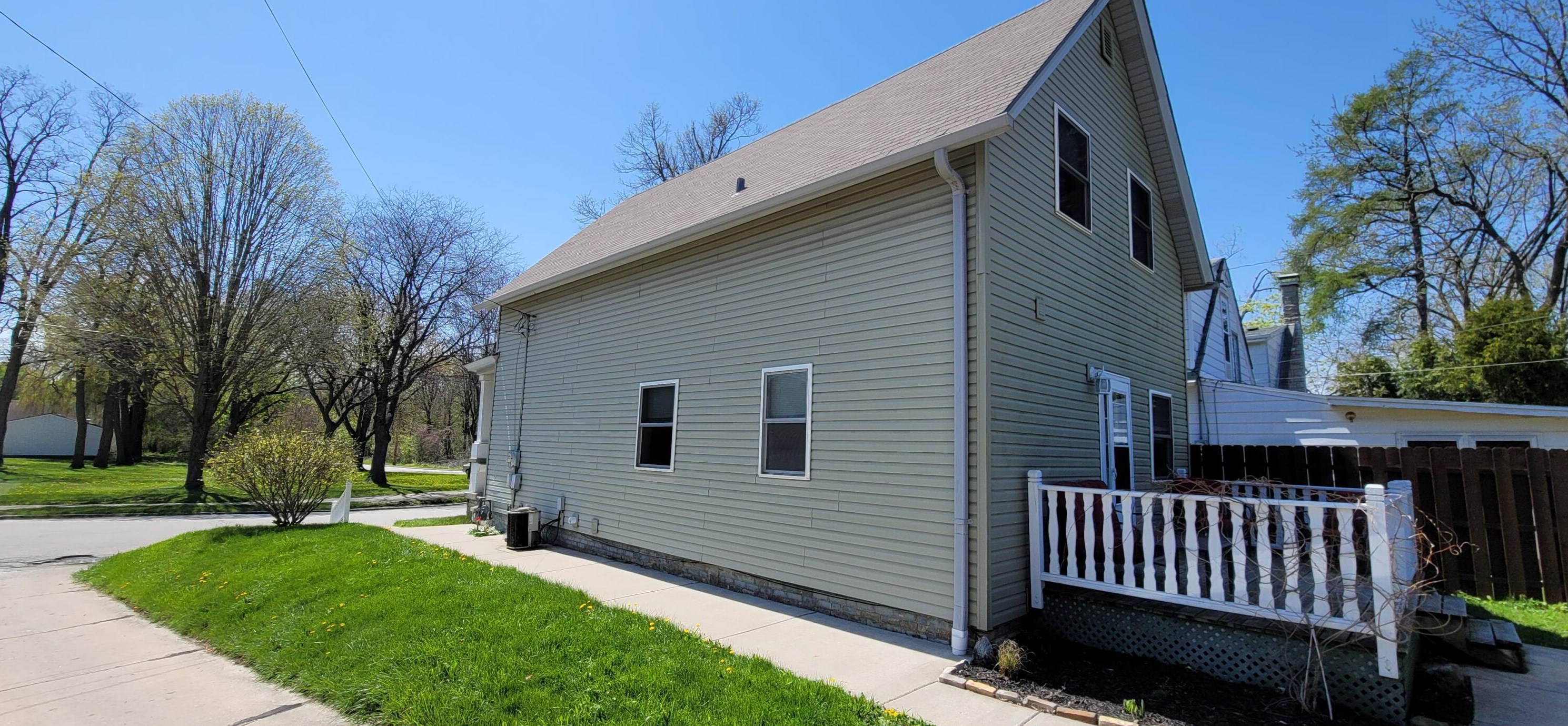 1010 Oak St, South Milwaukee, WI 53172-1617
