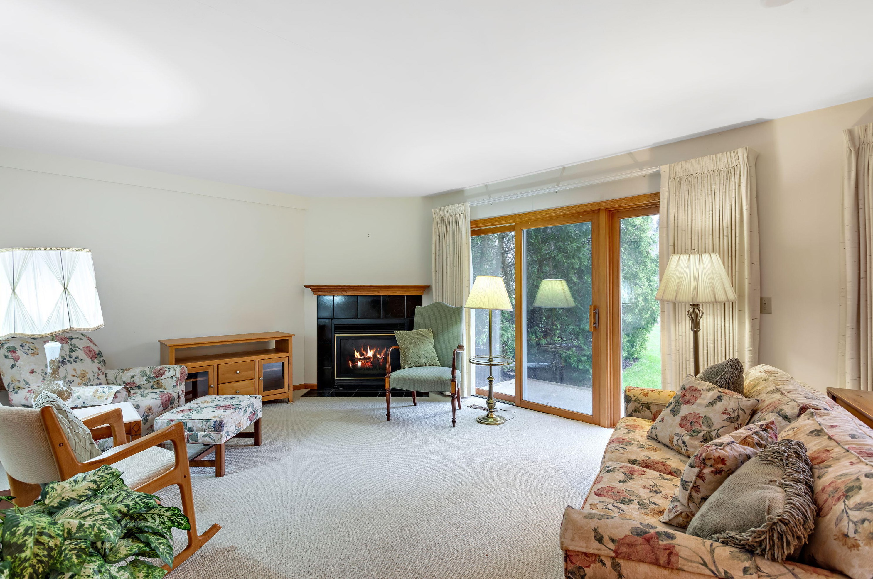 558 Westfield Way #g, Pewaukee, WI 53072