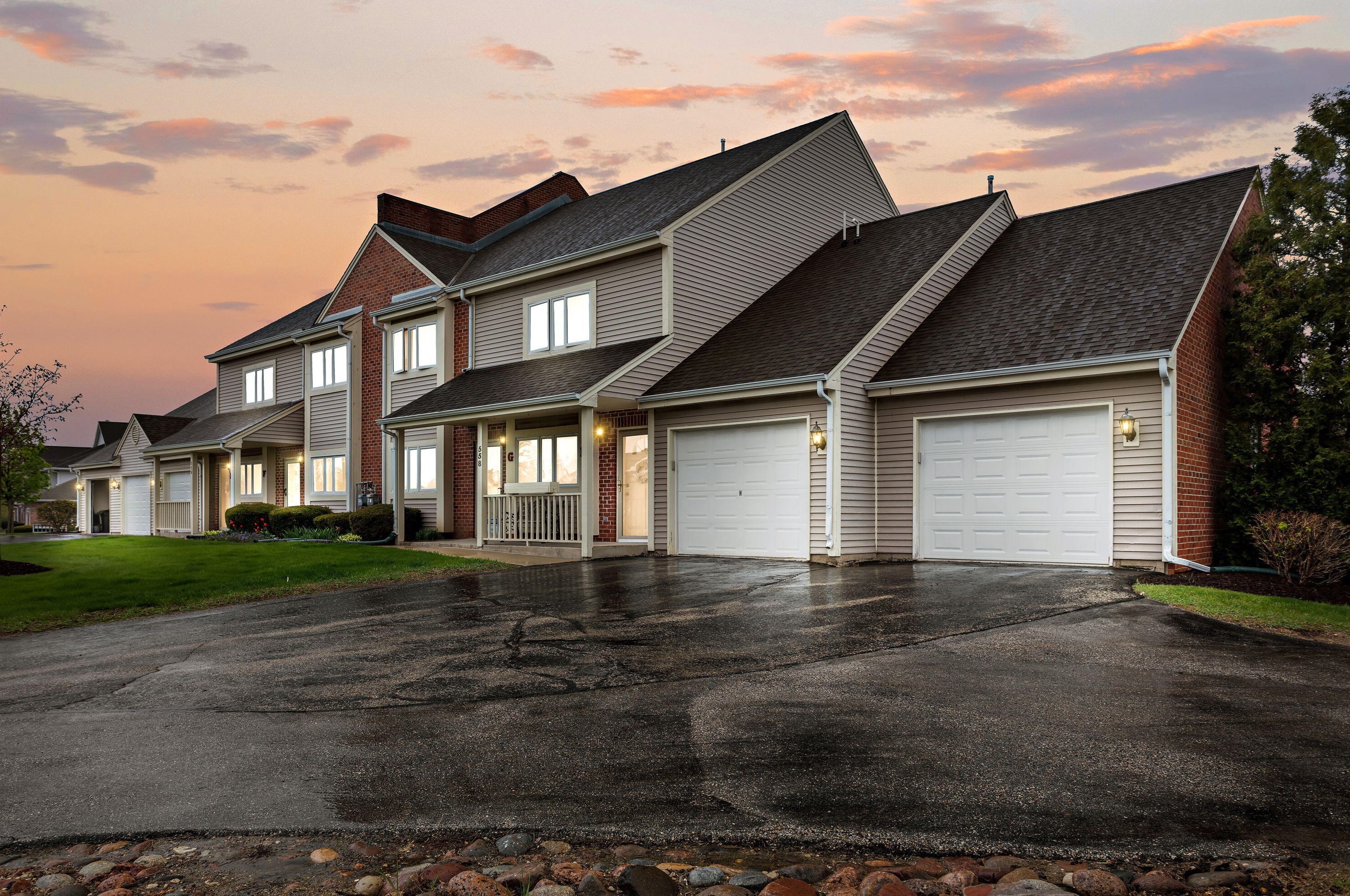 558 Westfield Way, Pewaukee WI  53072-6522 exterior