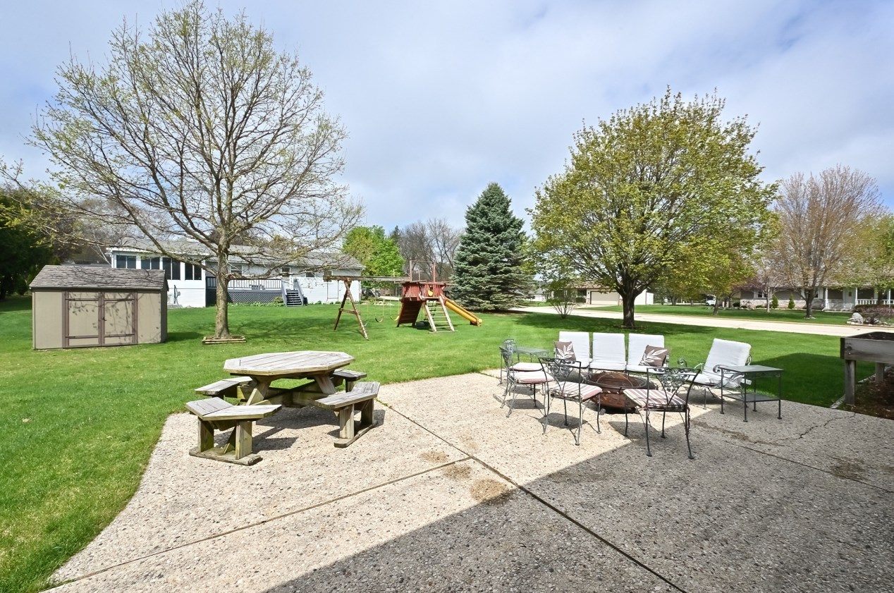 487 Ritger Cir, Allenton, WI 53002