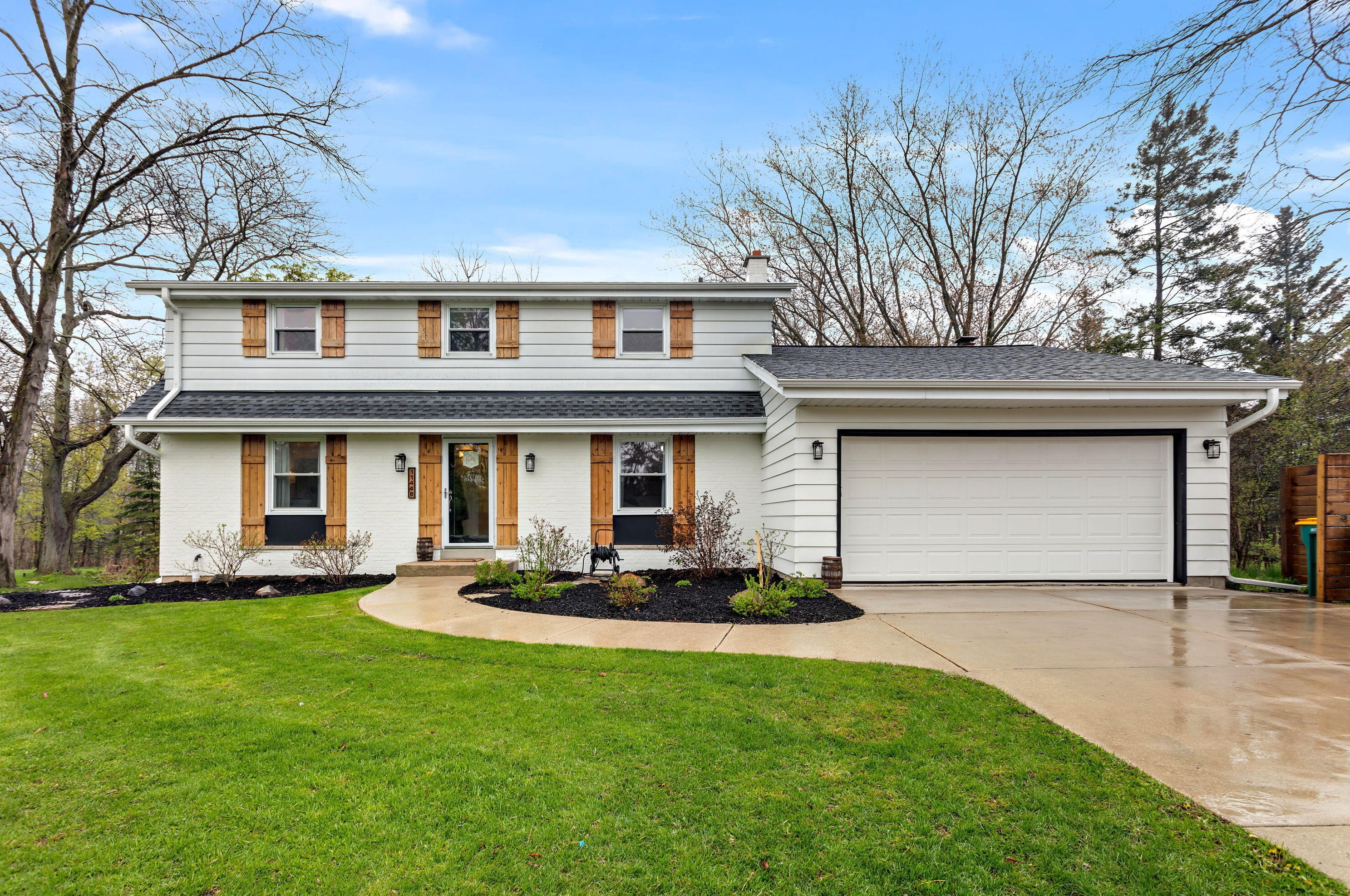 11448 N Laguna Dr, Thiensville, WI 53092