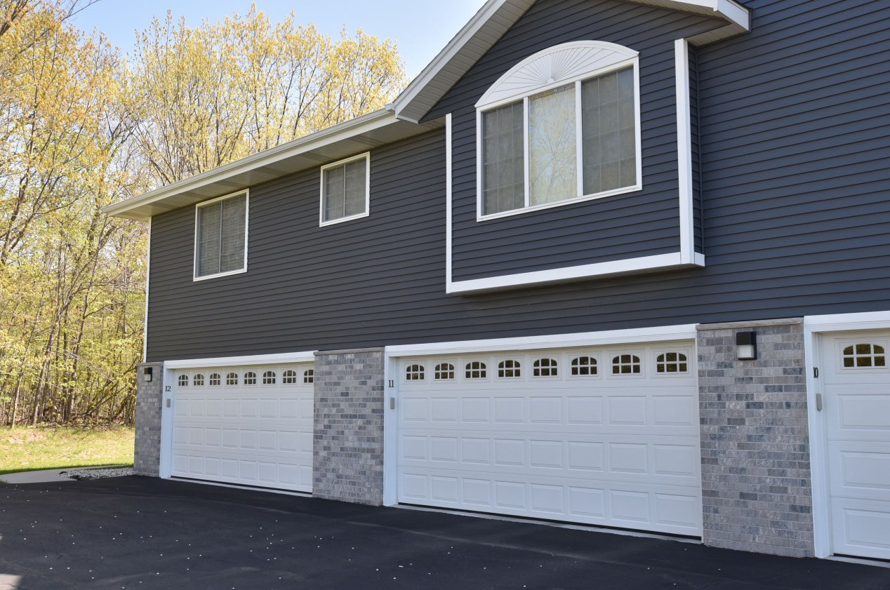 410 Aspen Dr, Oak Creek WI  53154-4478 exterior