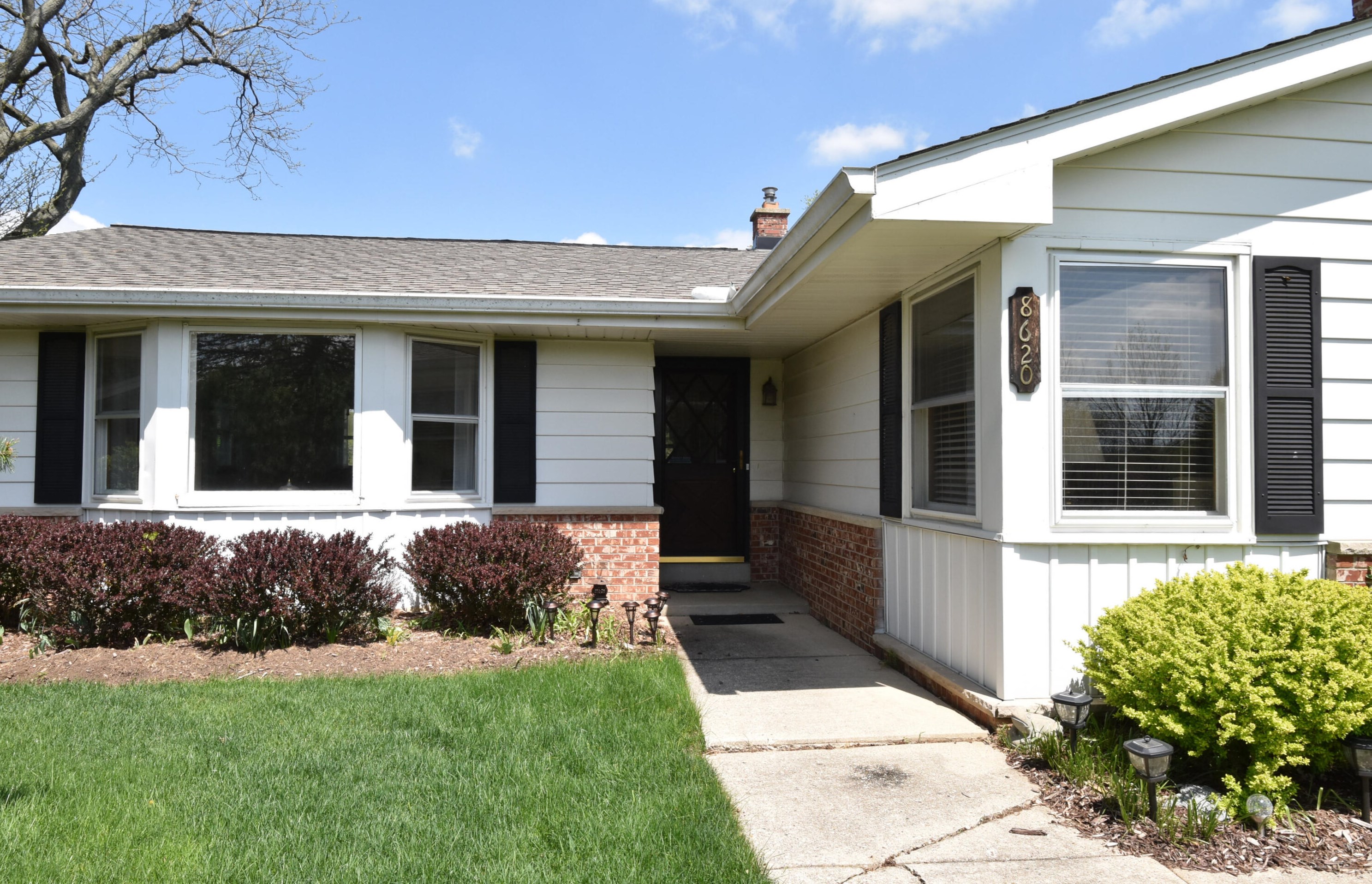 8620 W Edgerton Ave, Greendale, WI 53129