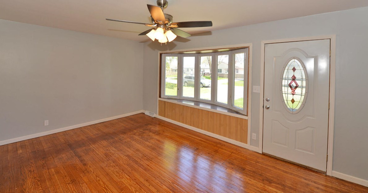 7420 Paul Bunyan Rd, Racine, WI 53402-1254