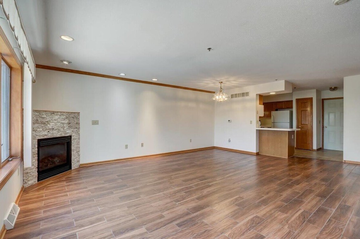 10020 W Whitnall Edge Dr #d, Hales Corners, WI 53132