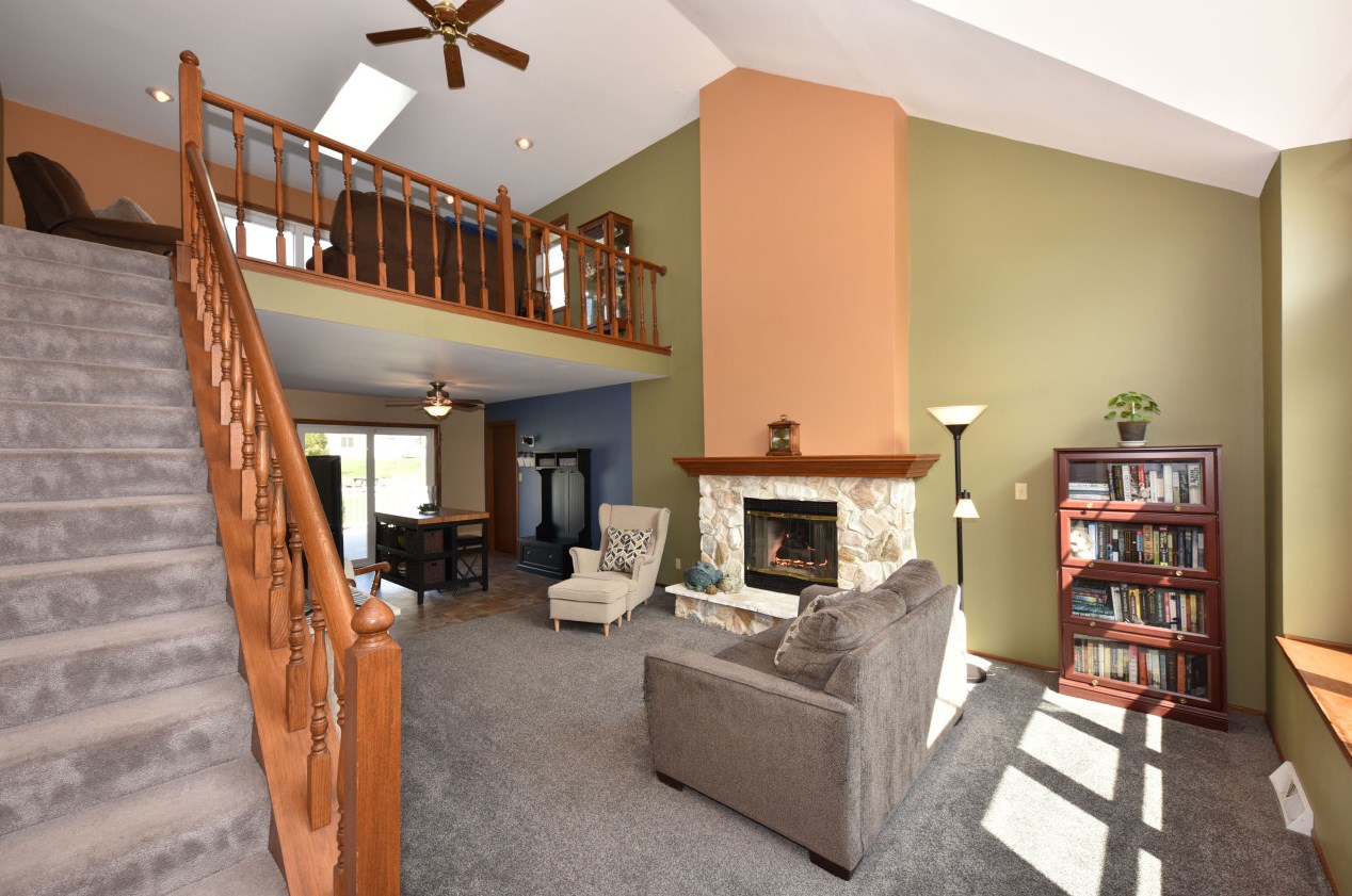 7395 Heatheridge Ct, Hales Corners, WI 53132-8317