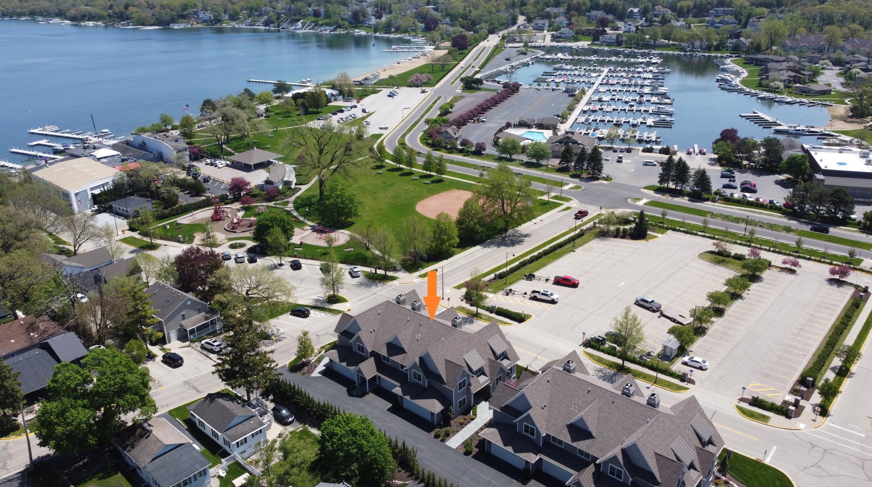 274 3rd Ave #5, Fontana, WI 53125