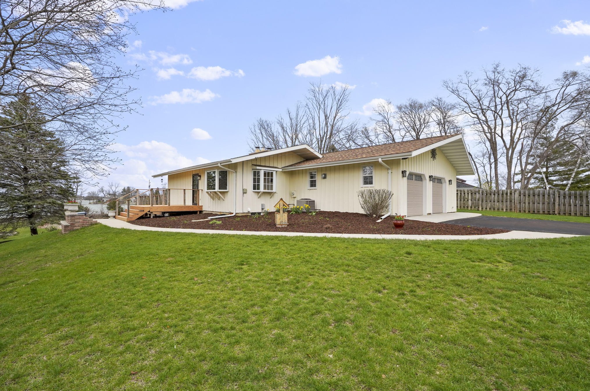 30834 Jennie Ln, Lyons, WI 53105-9428