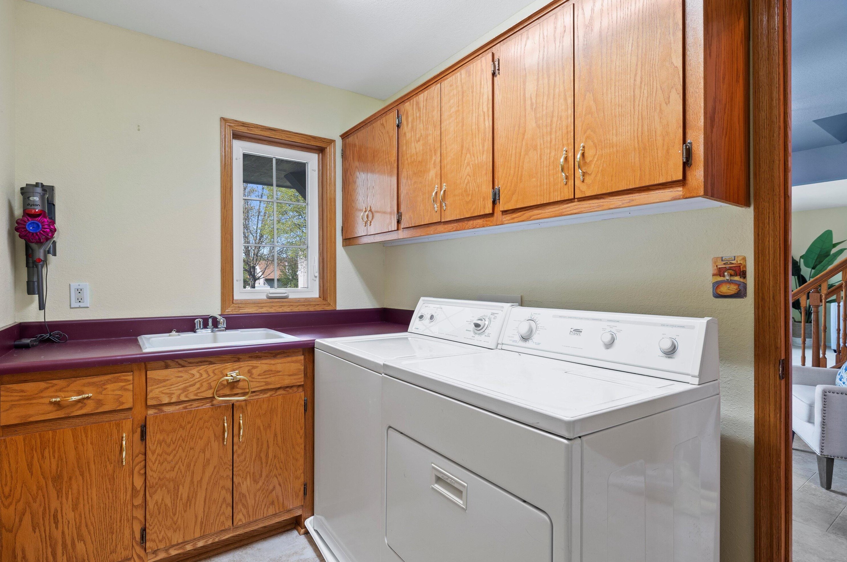 7835 Briarwood Dr, Hales Corners WI  53132-8843 exterior