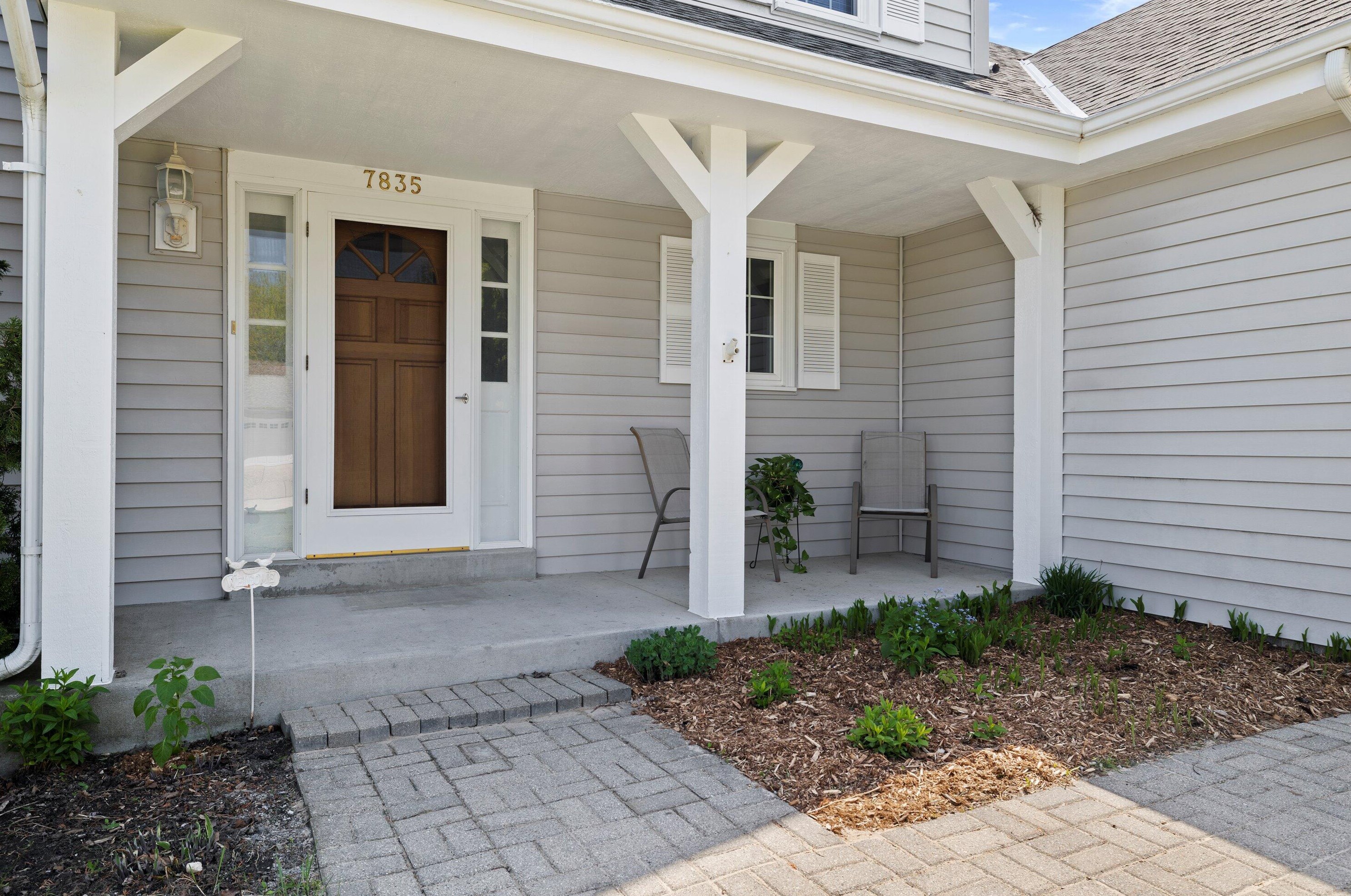 7835 Briarwood Dr, Hales Corners WI  53132-8843 exterior