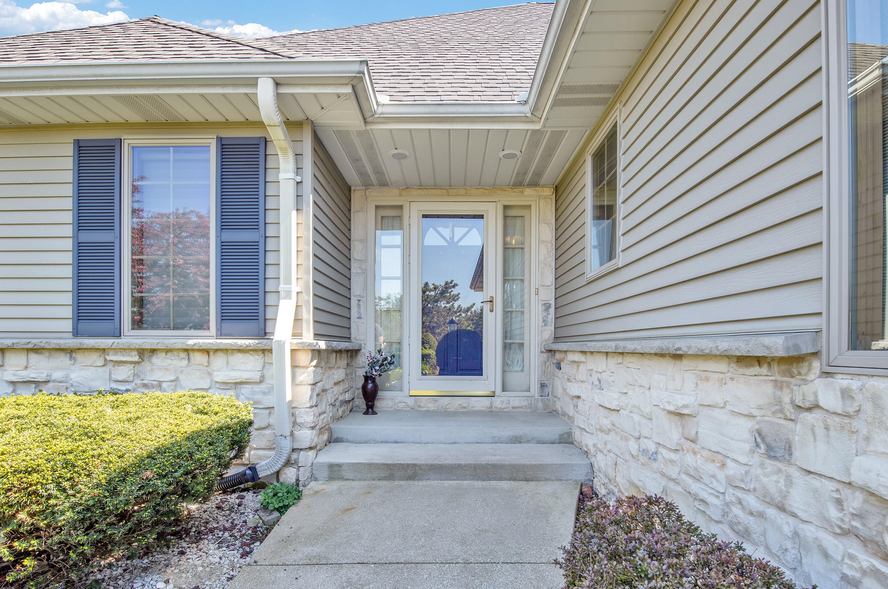 16605 W Sumerland Ct, Waukesha, WI 53151